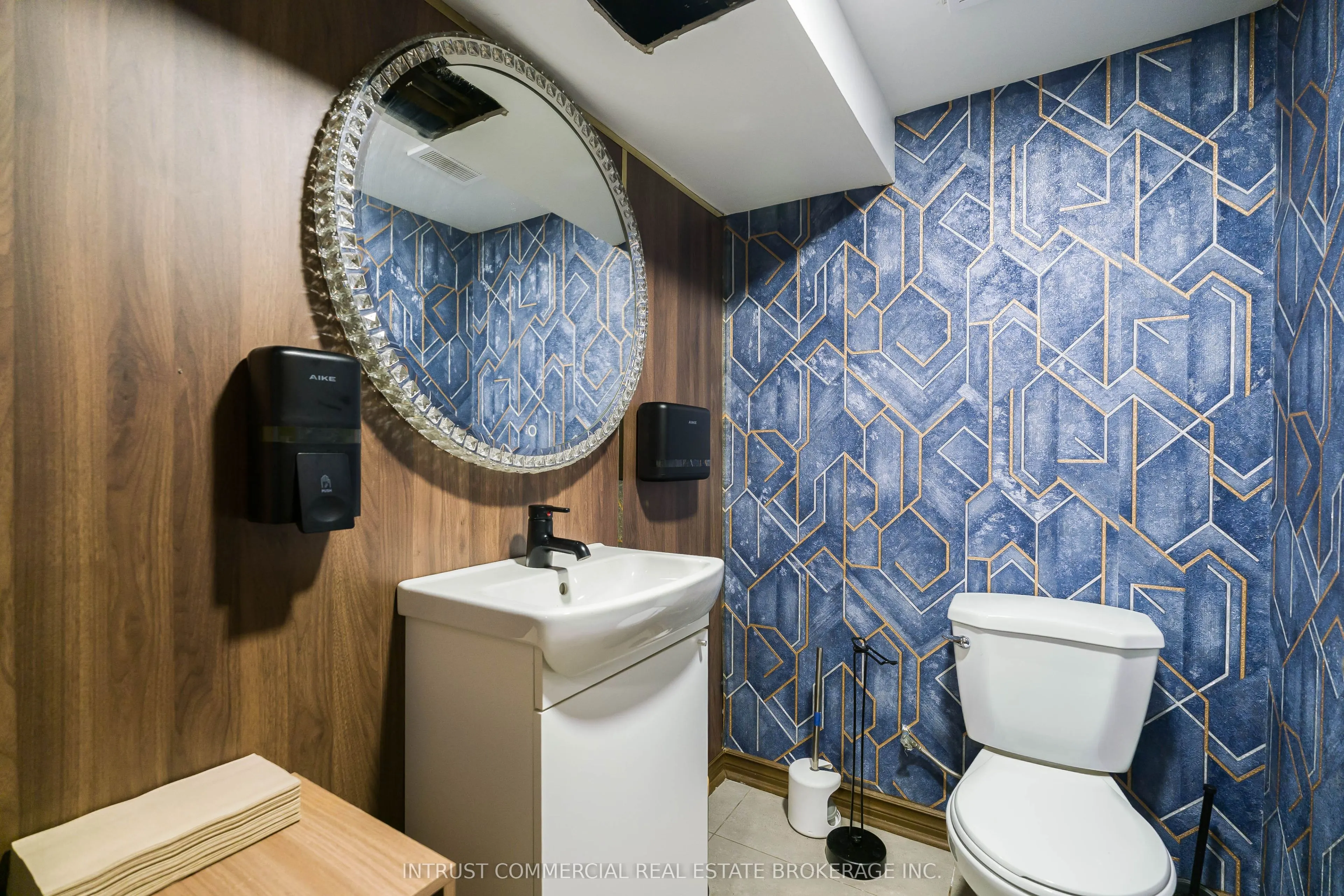 533 Bloor Street W