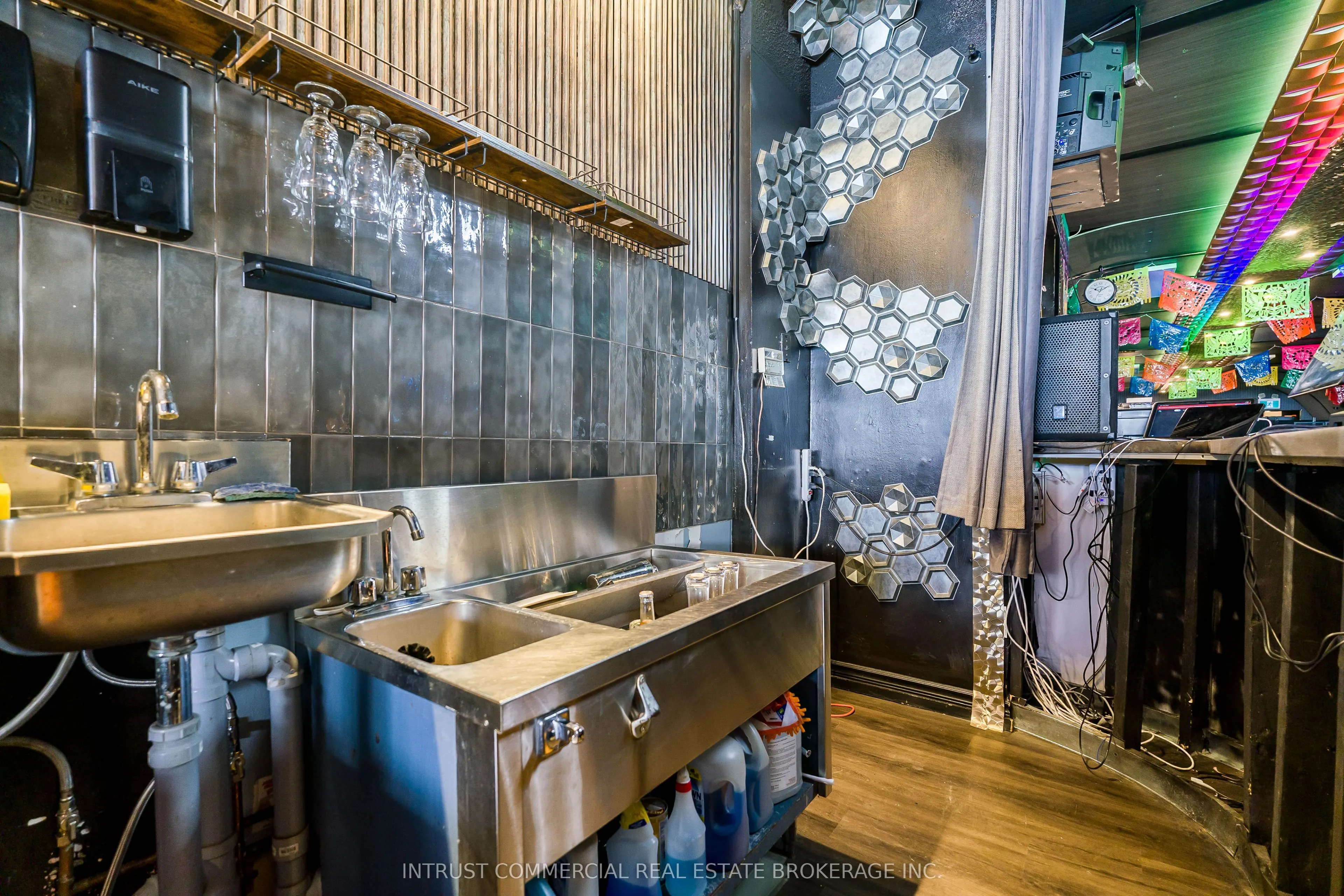 533 Bloor Street W