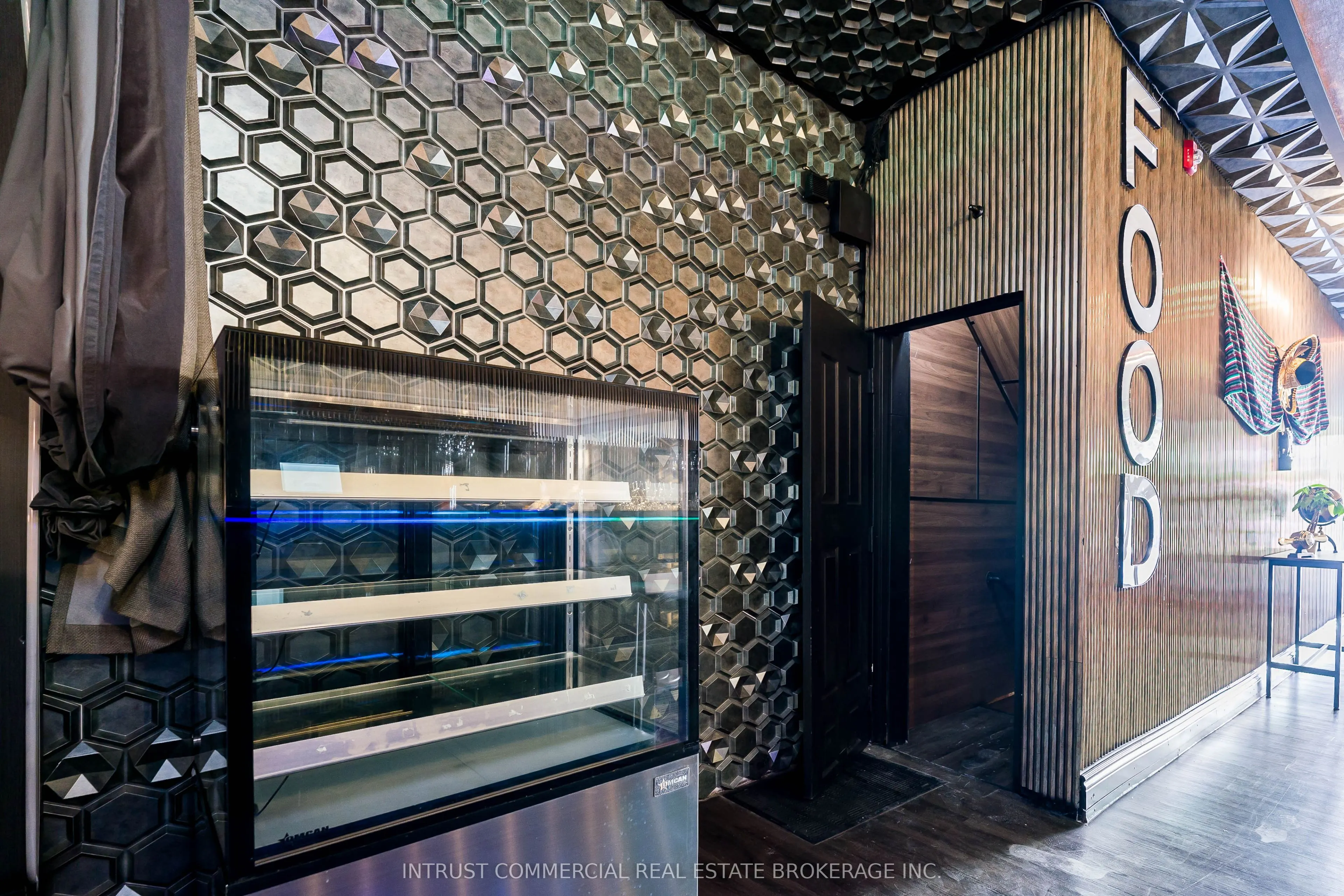 533 Bloor Street W