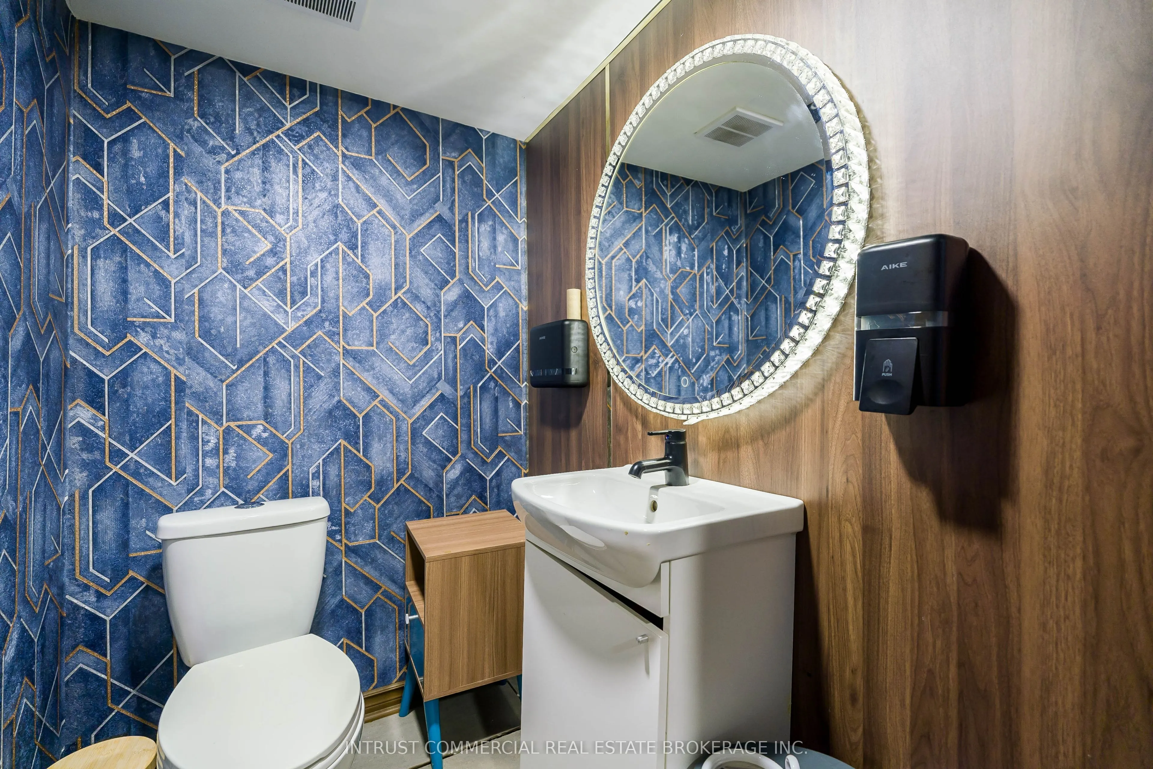 533 Bloor Street W