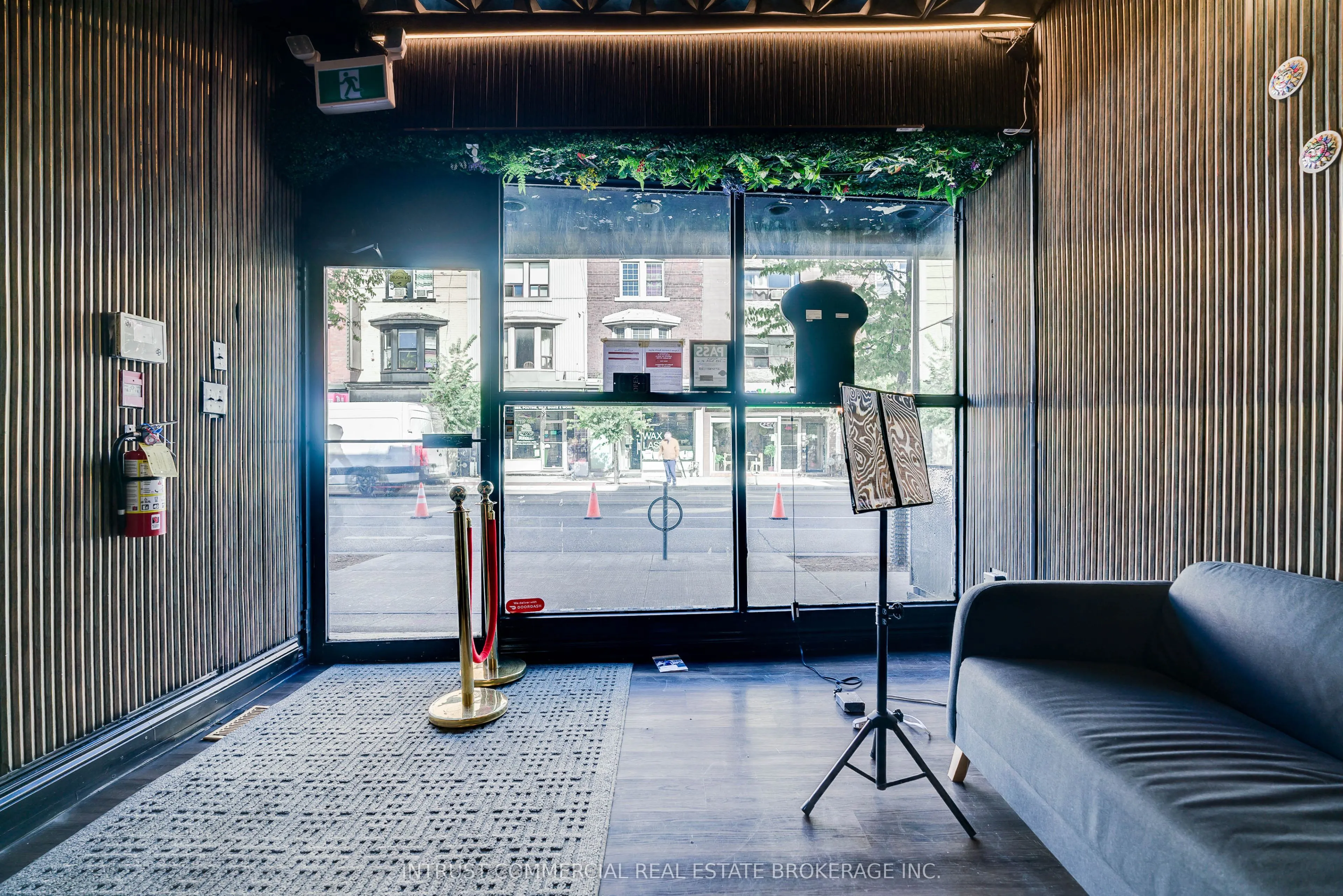 533 Bloor Street W
