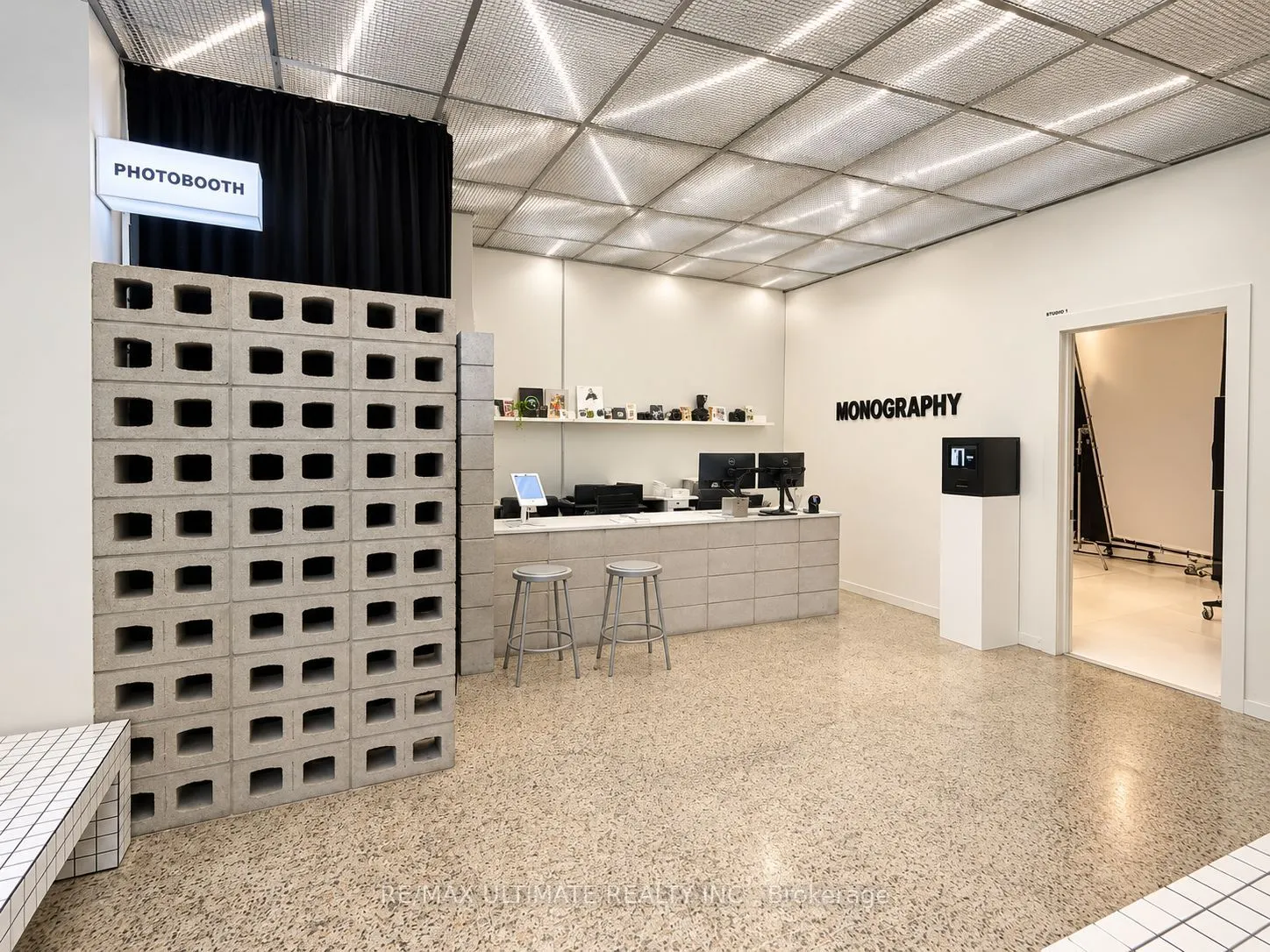 621 BLOOR Street W