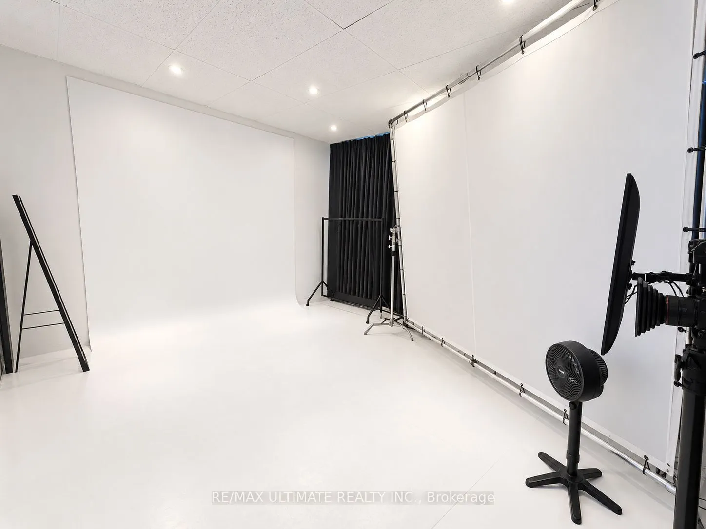 621 BLOOR Street W