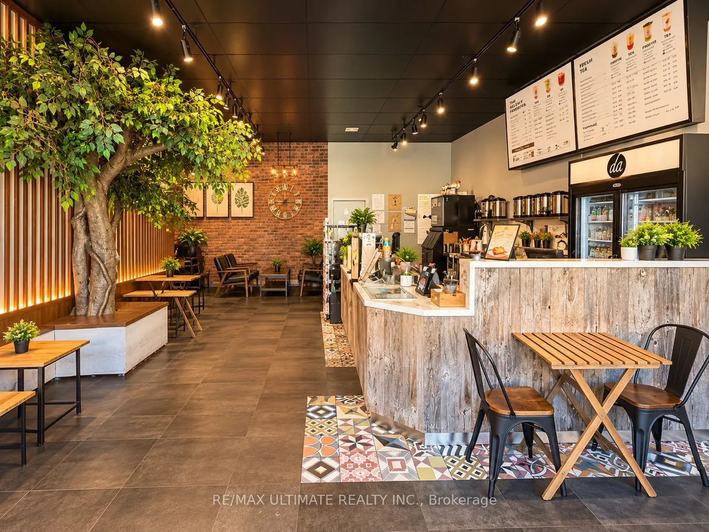 621 BLOOR Street W