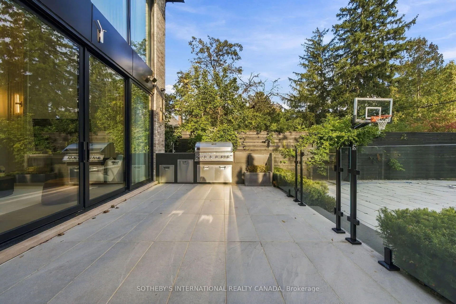 335 Lytton Boulevard