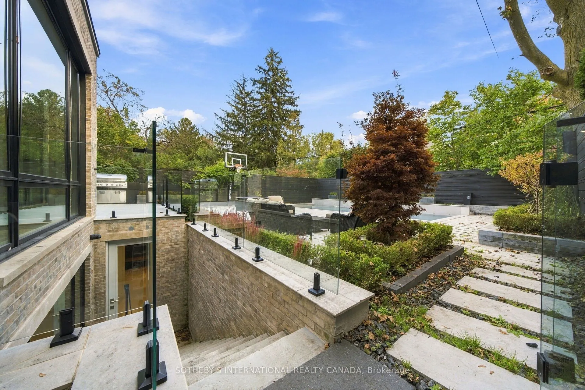 335 Lytton Boulevard