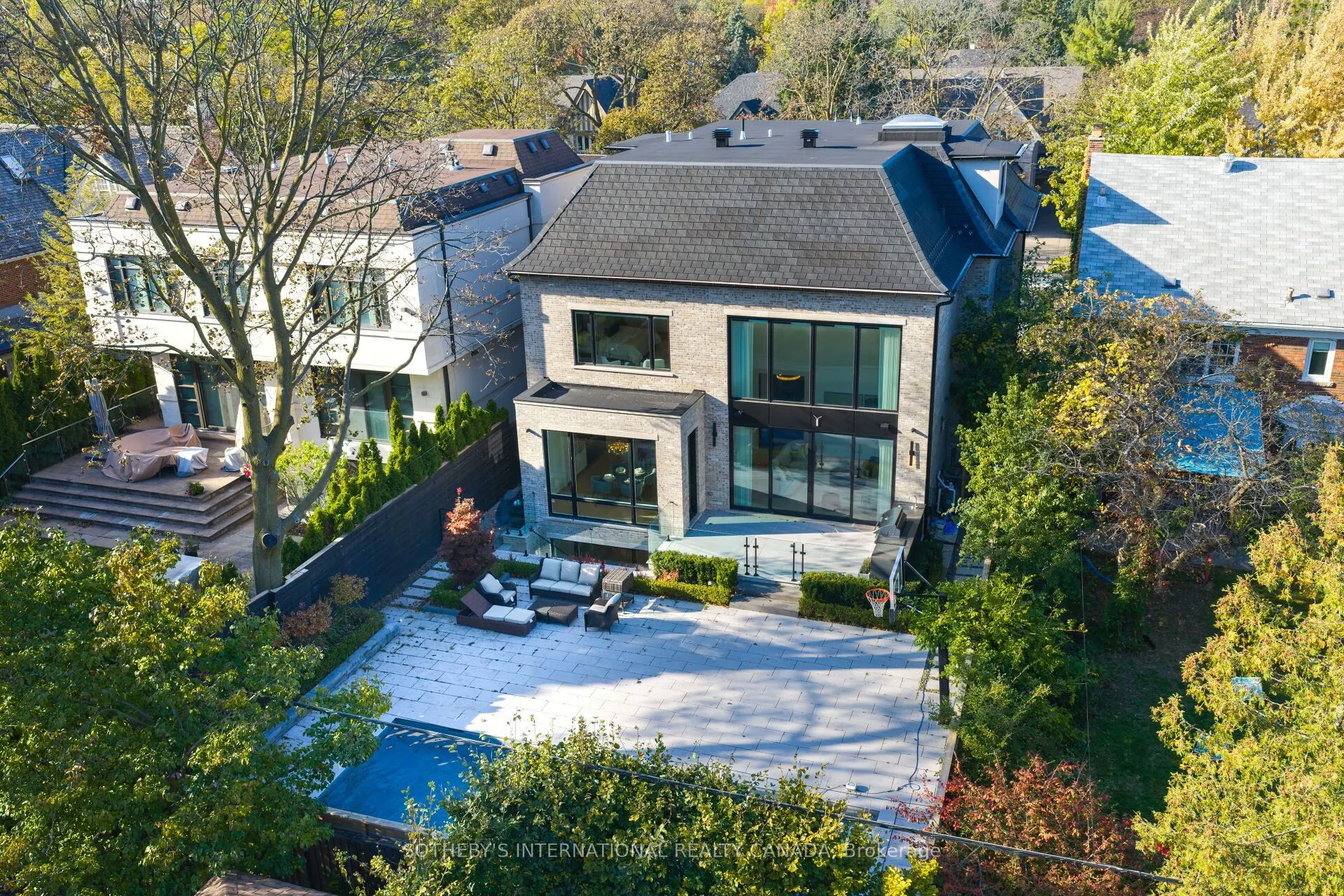 335 Lytton Boulevard