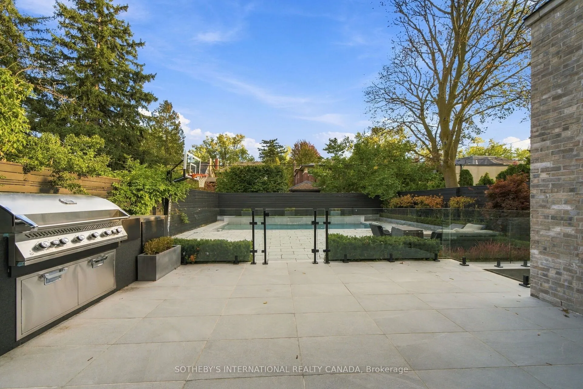 335 Lytton Boulevard