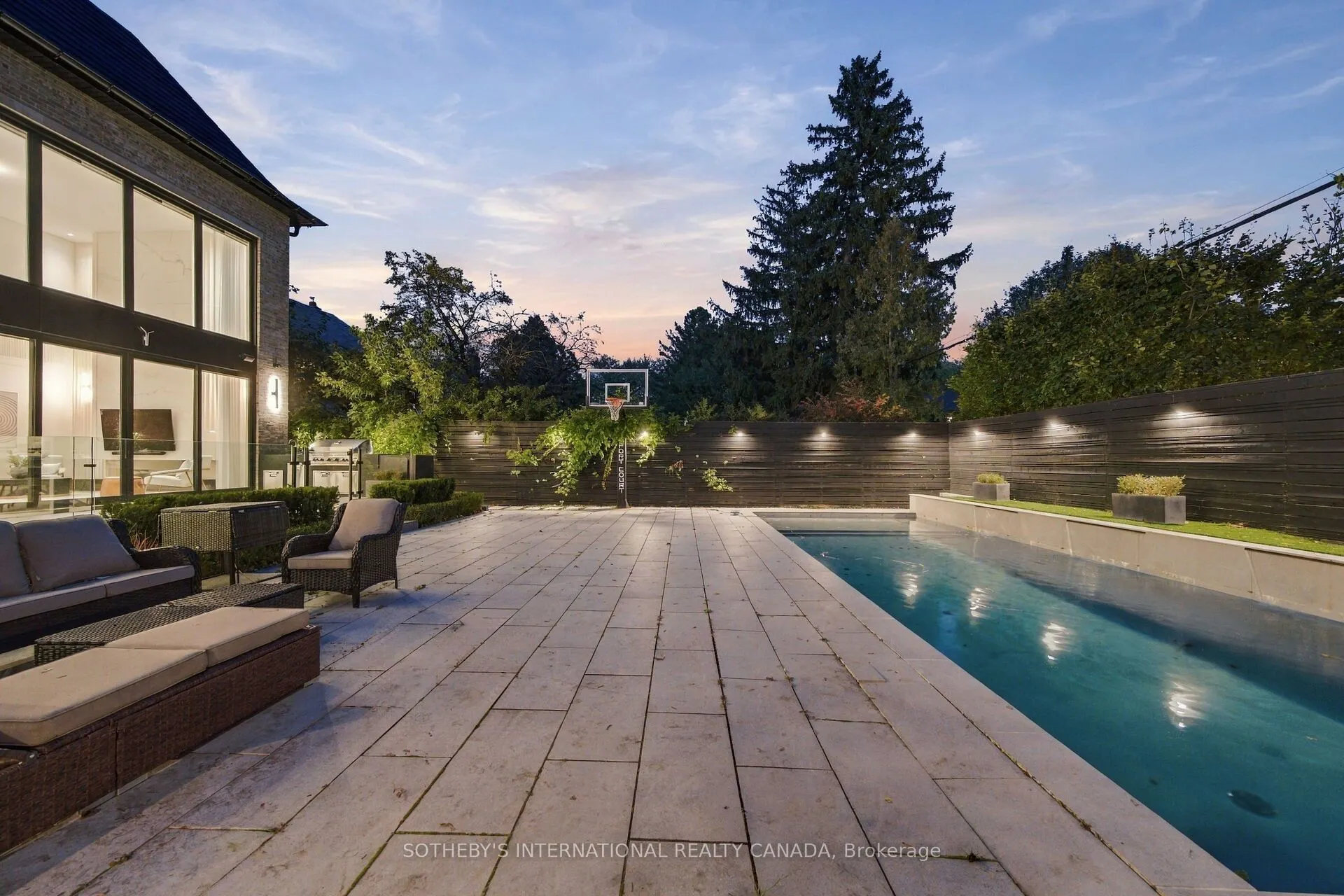 335 Lytton Boulevard