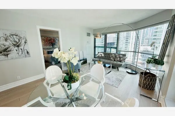 10 Queens Quay W
