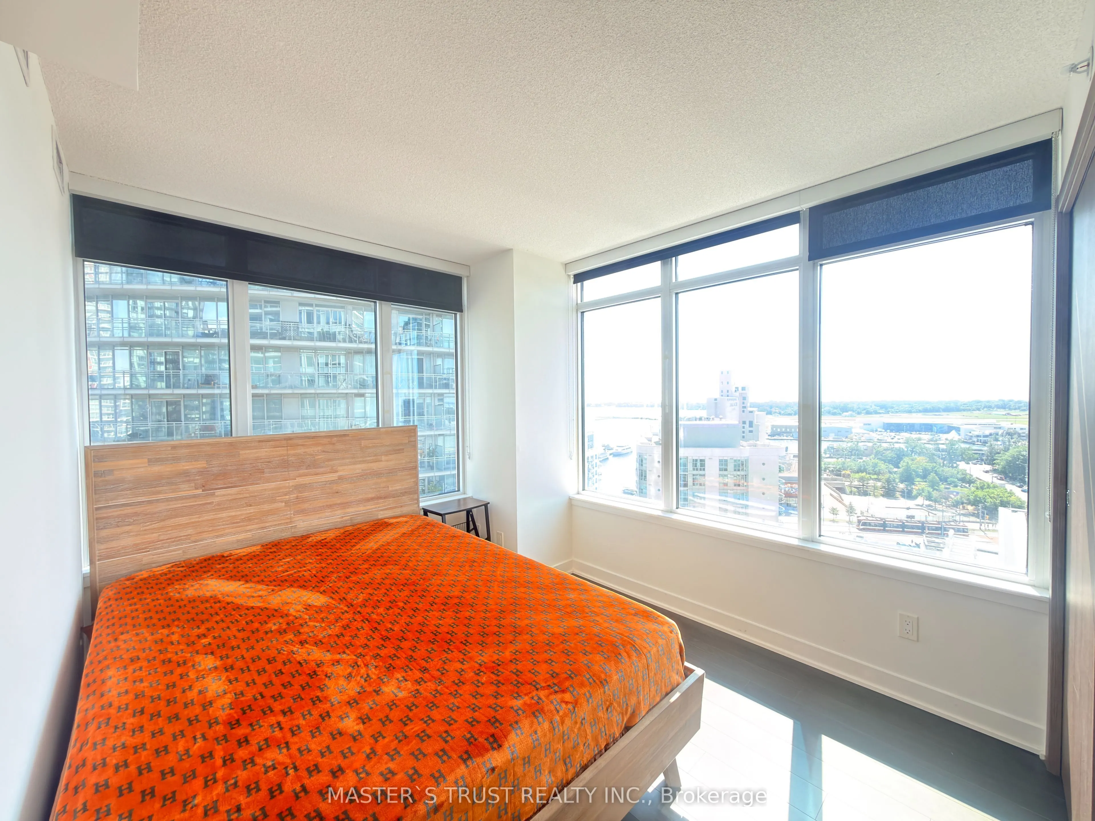 17 Bathurst Street #1715