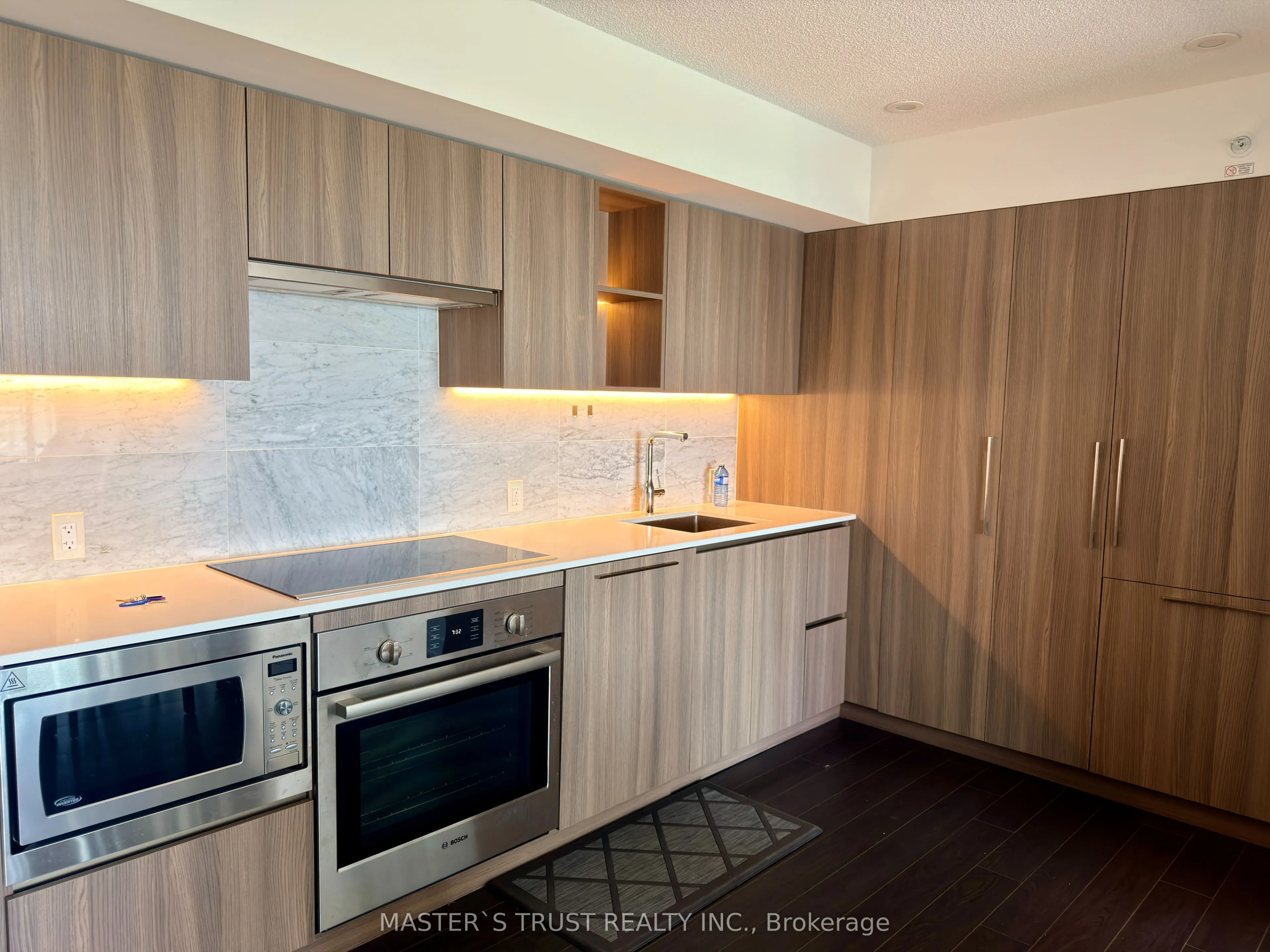17 Bathurst Street #1715
