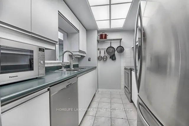 5 Concorde Place #702