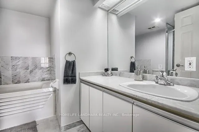 5 Concorde Place #702