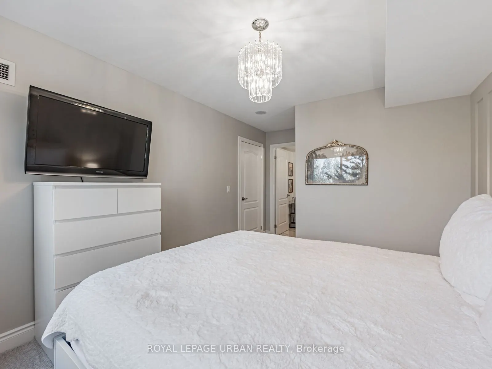 1103 Leslie Street #202