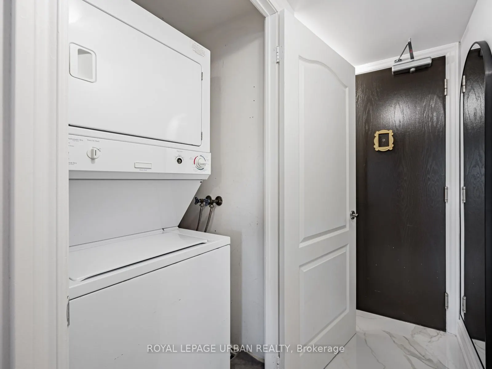 1103 Leslie Street #202