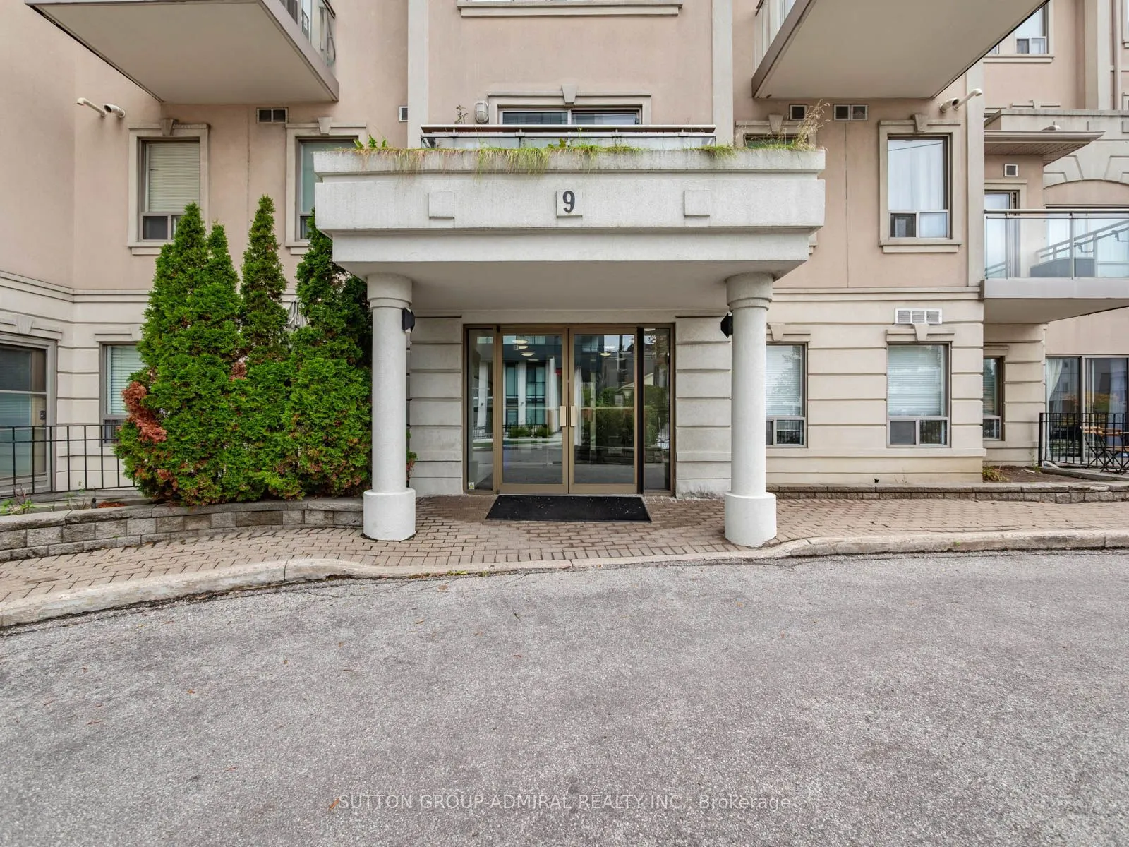 9 Greenbriar Road #306