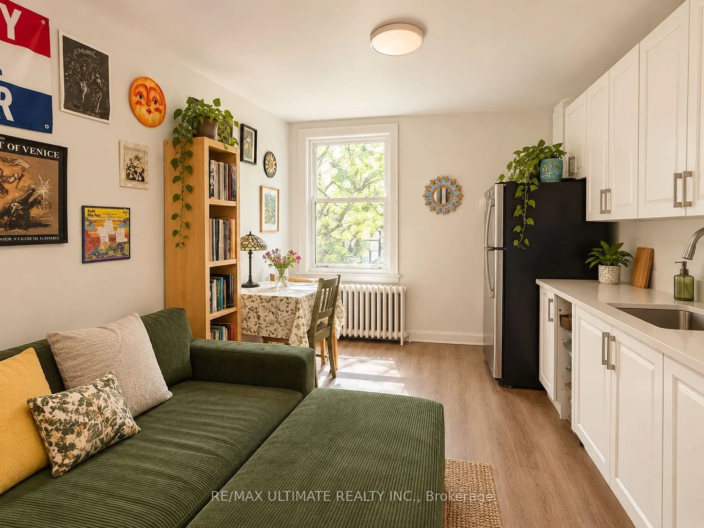715 Queen Street W