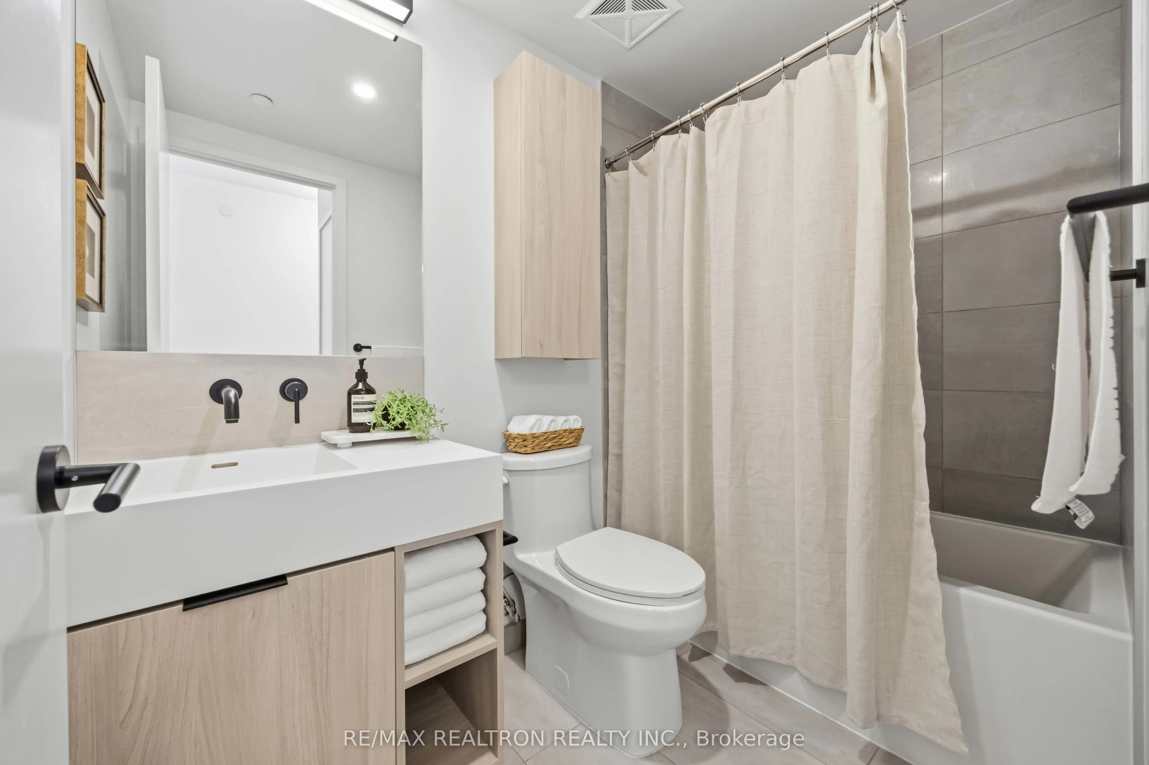 108 Peter Street #1003