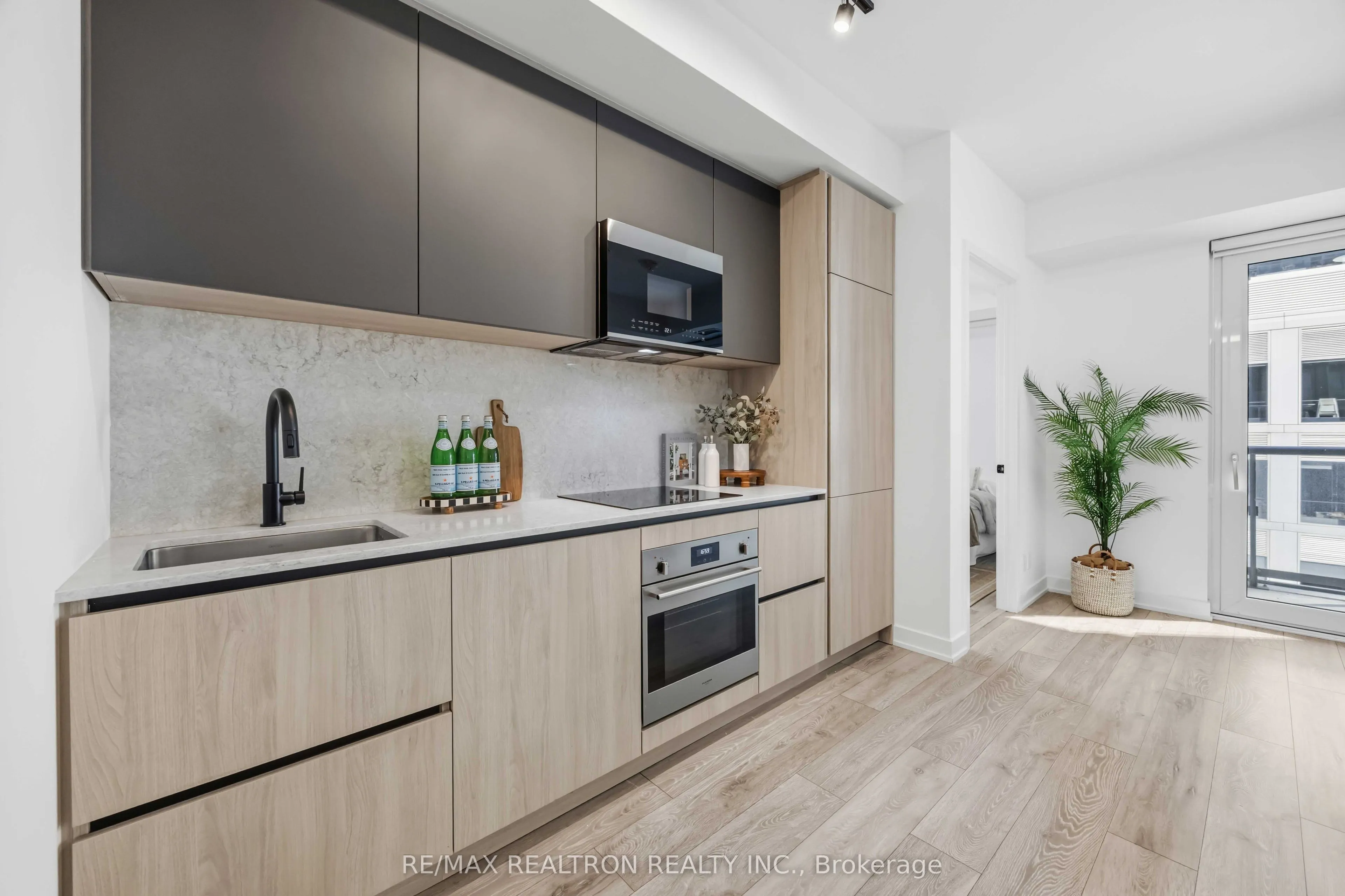 108 Peter Street #1003