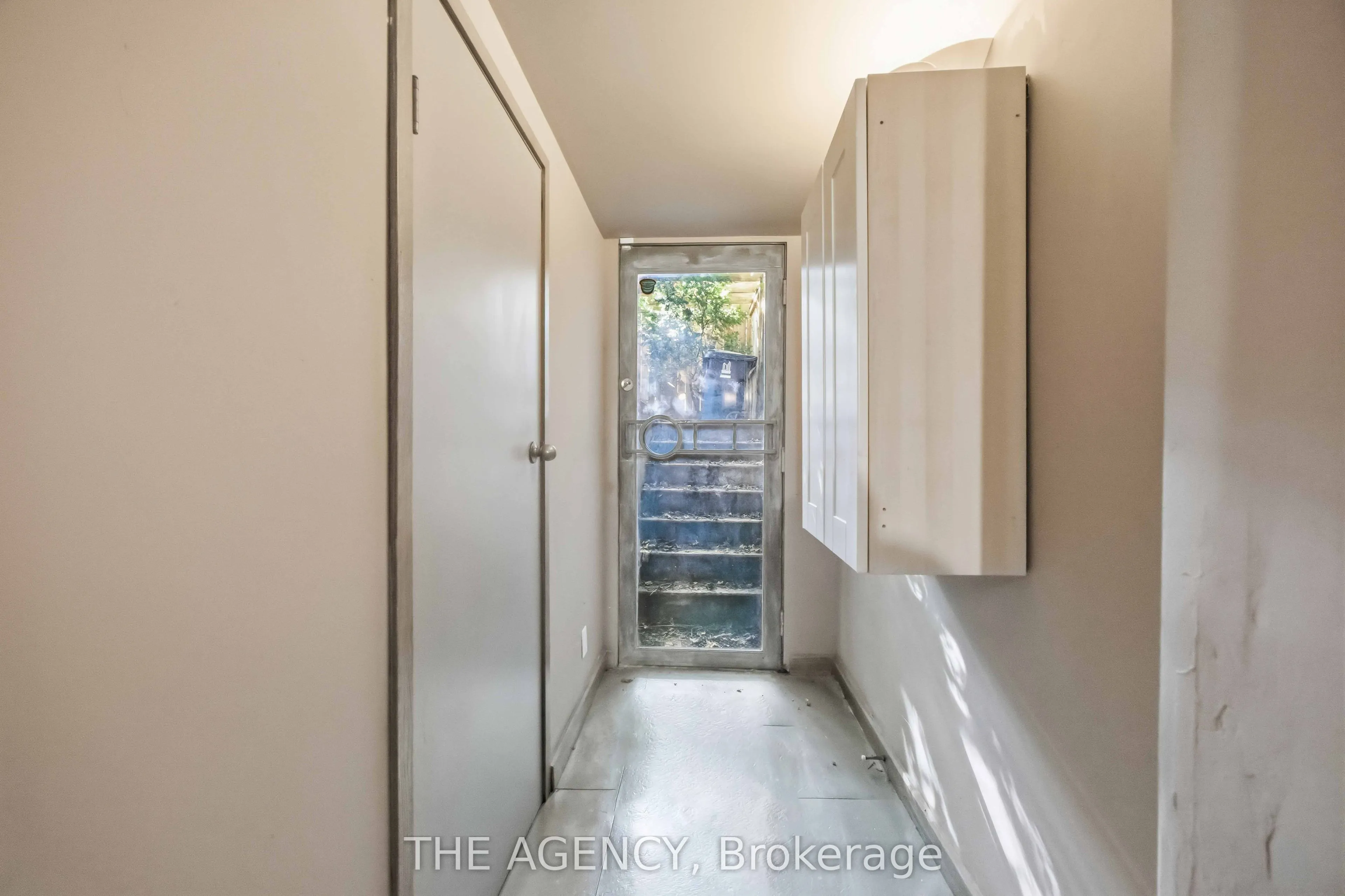 87 Niagara Street