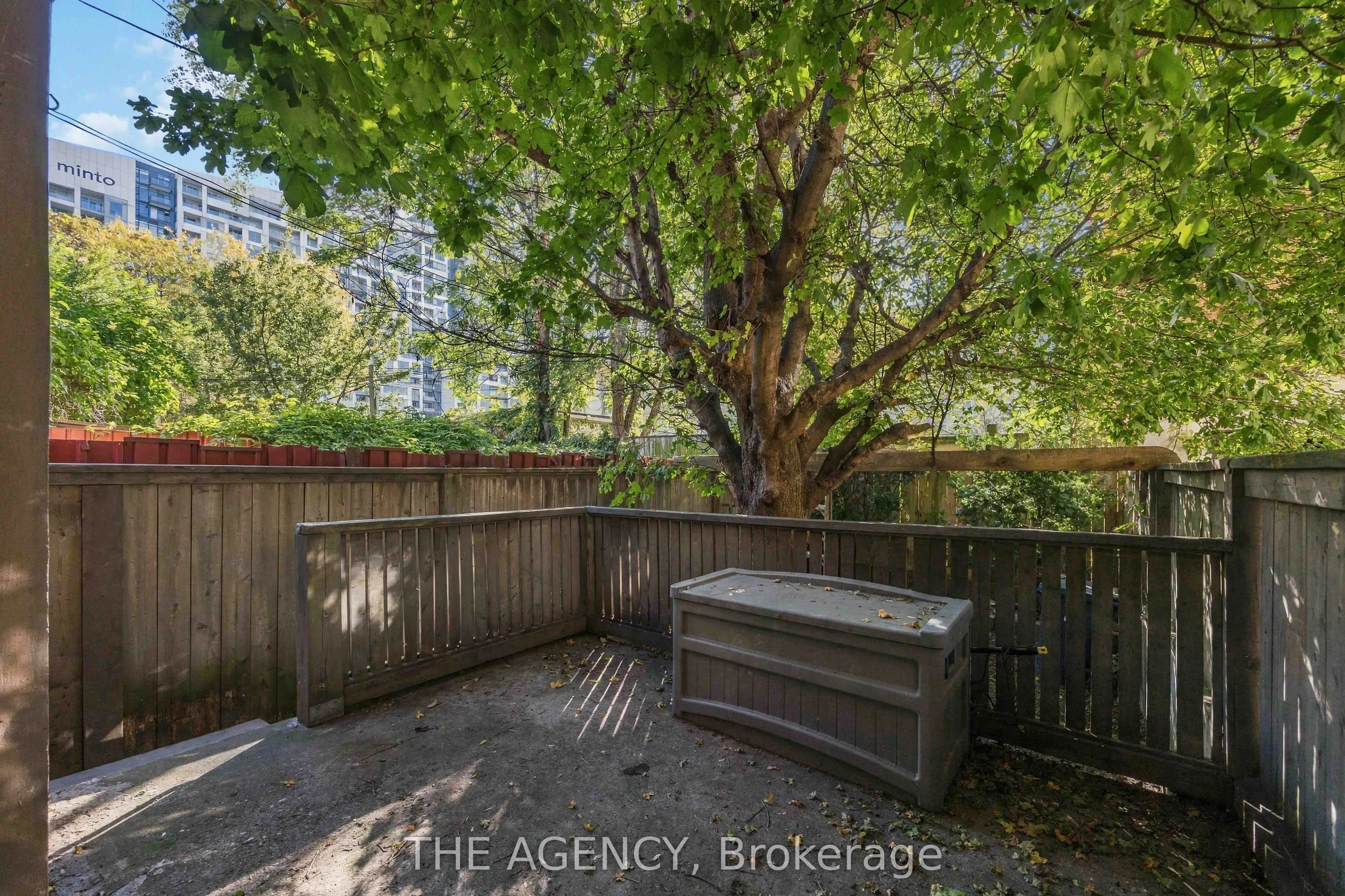 87 Niagara Street