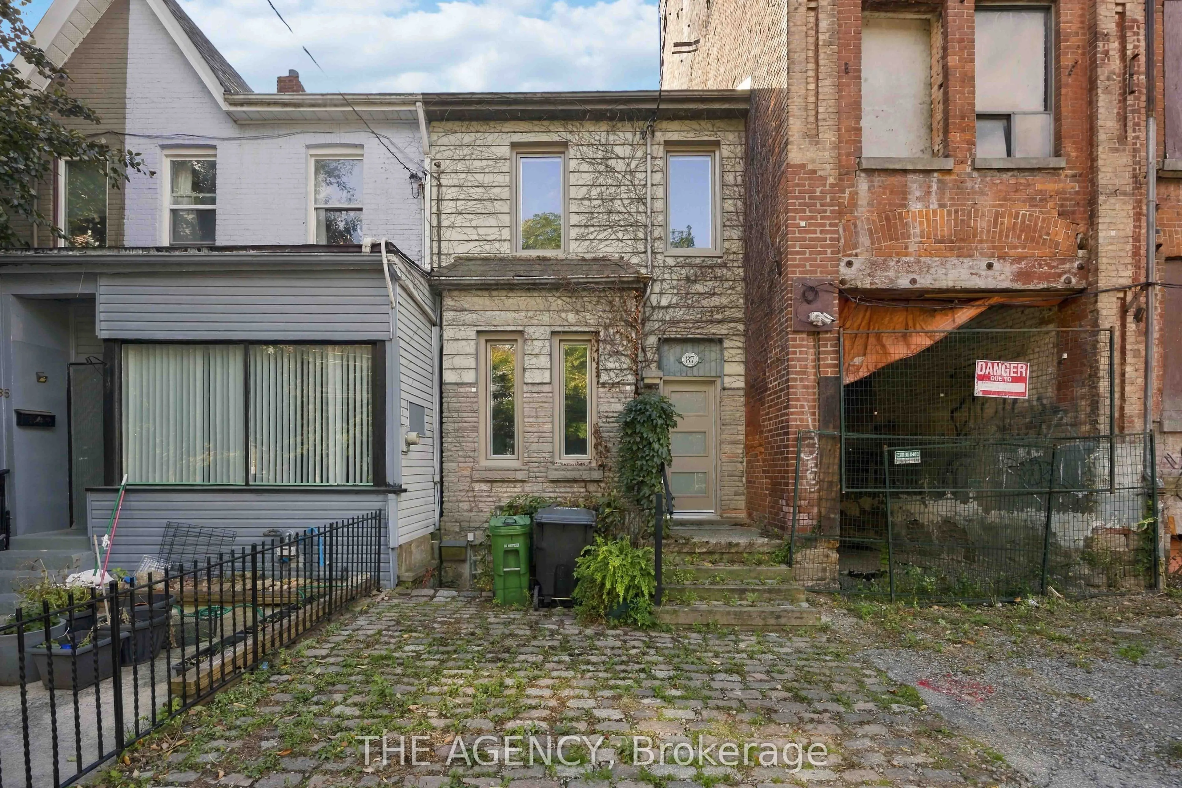 87 Niagara Street