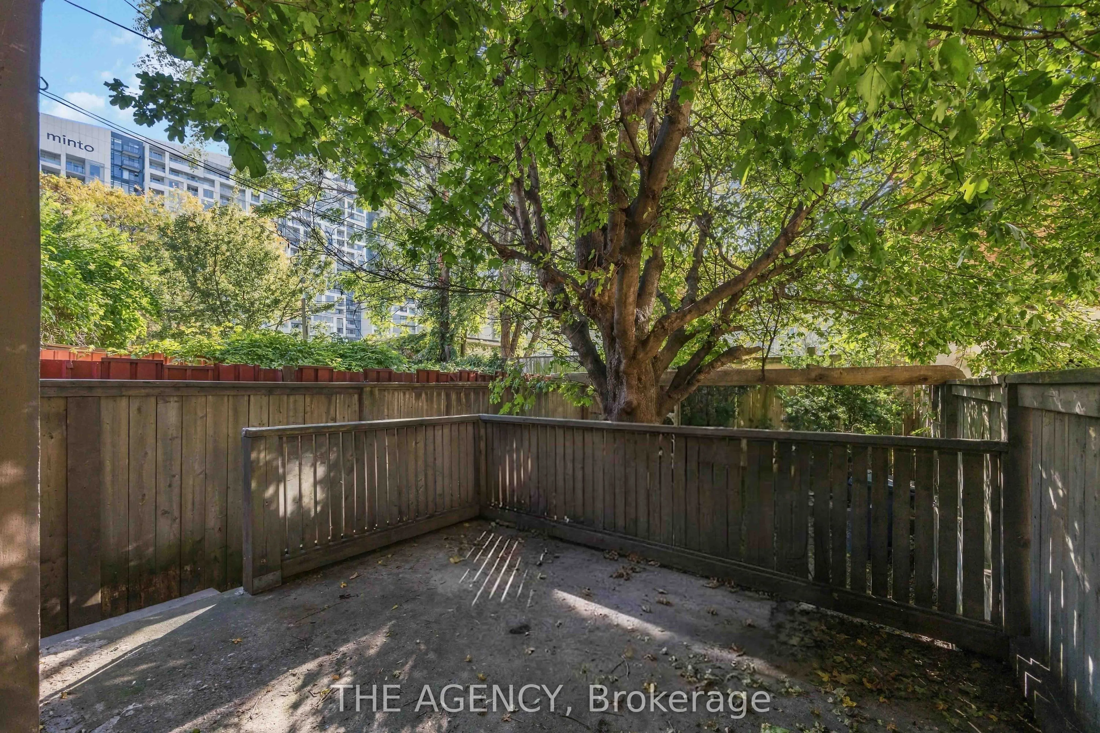 87 Niagara Street