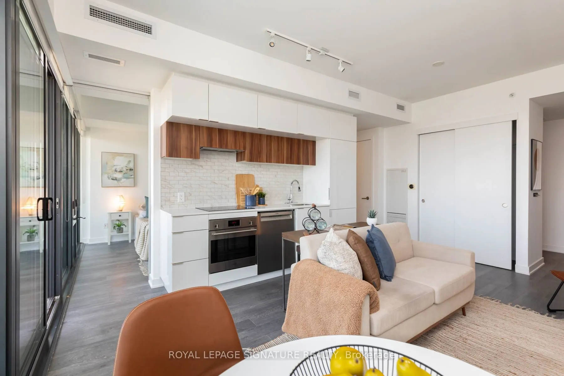 185 Roehampton Avenue #2805
