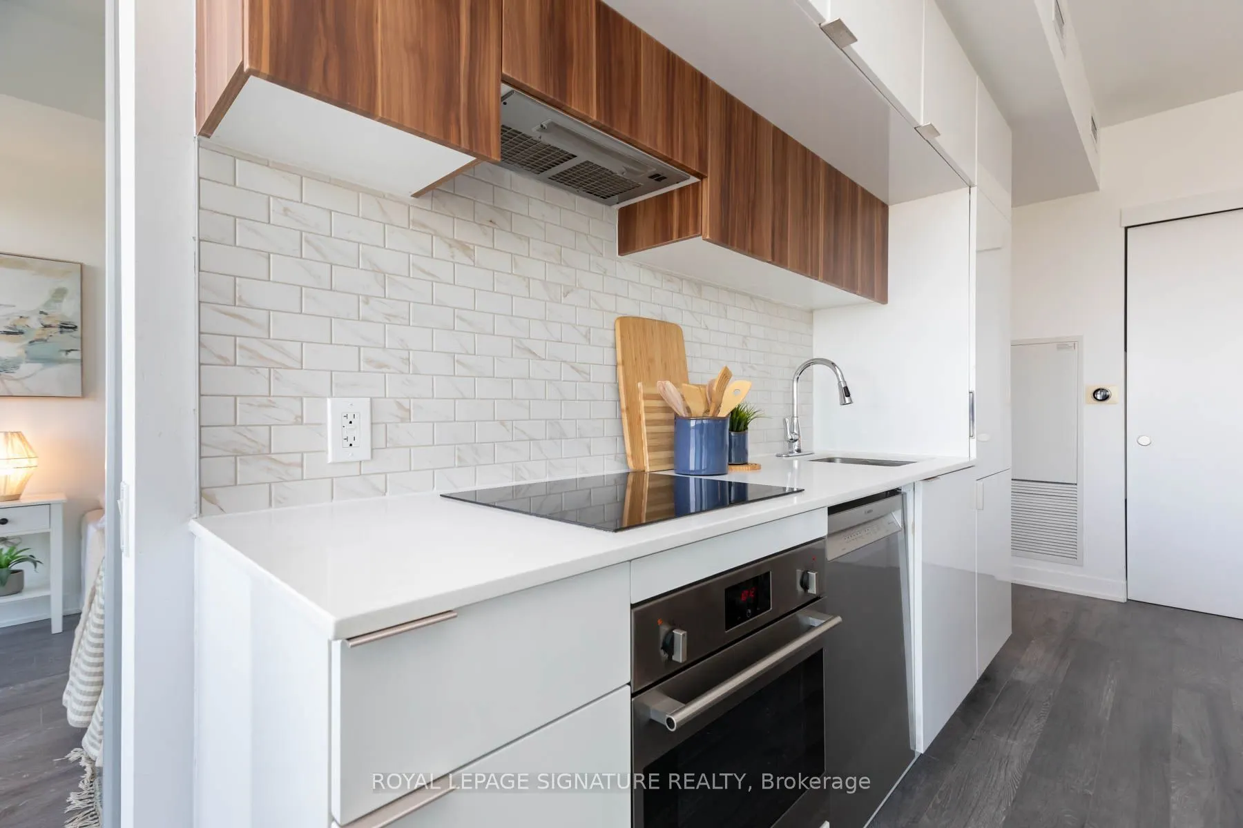 185 Roehampton Avenue #2805