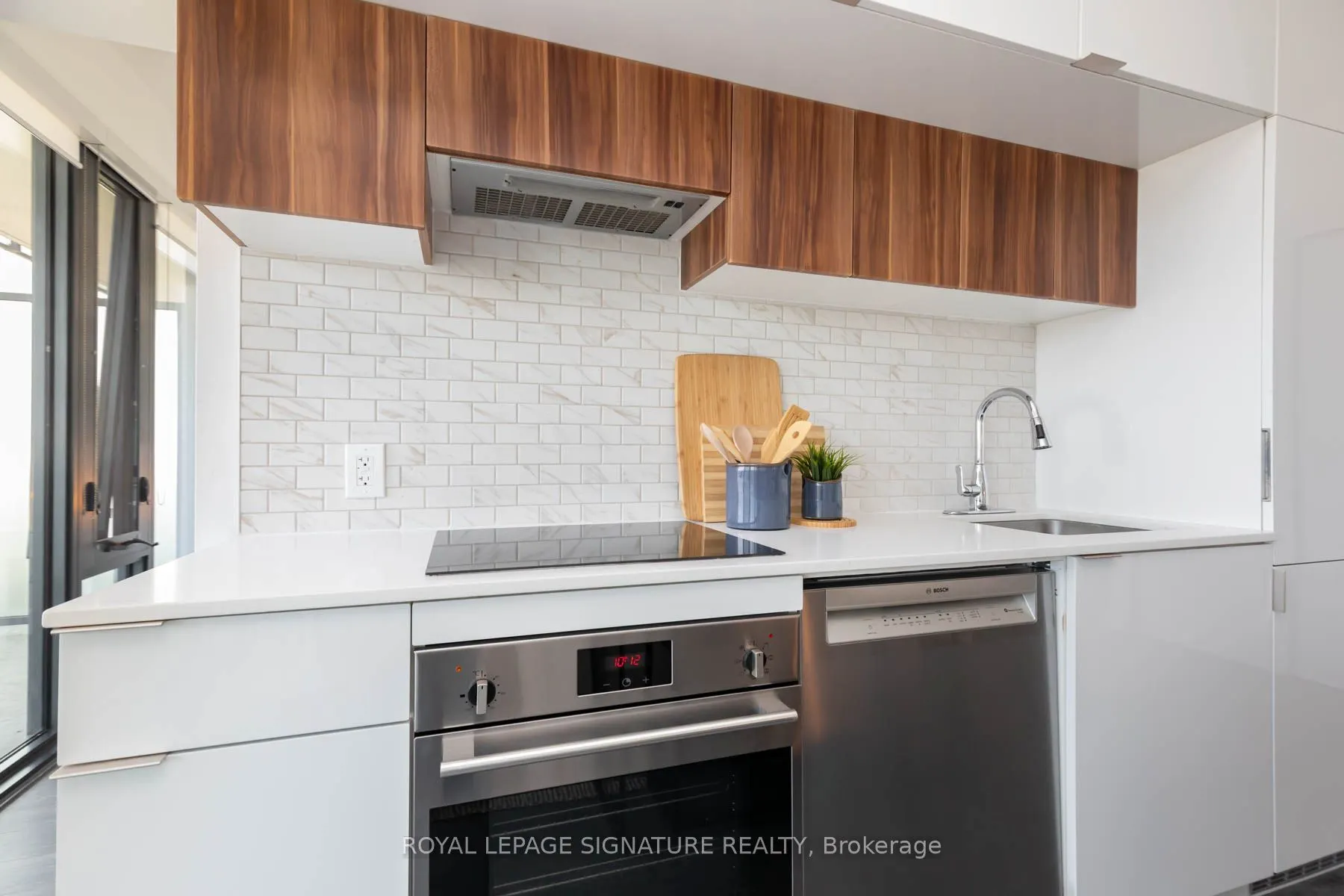 185 Roehampton Avenue #2805