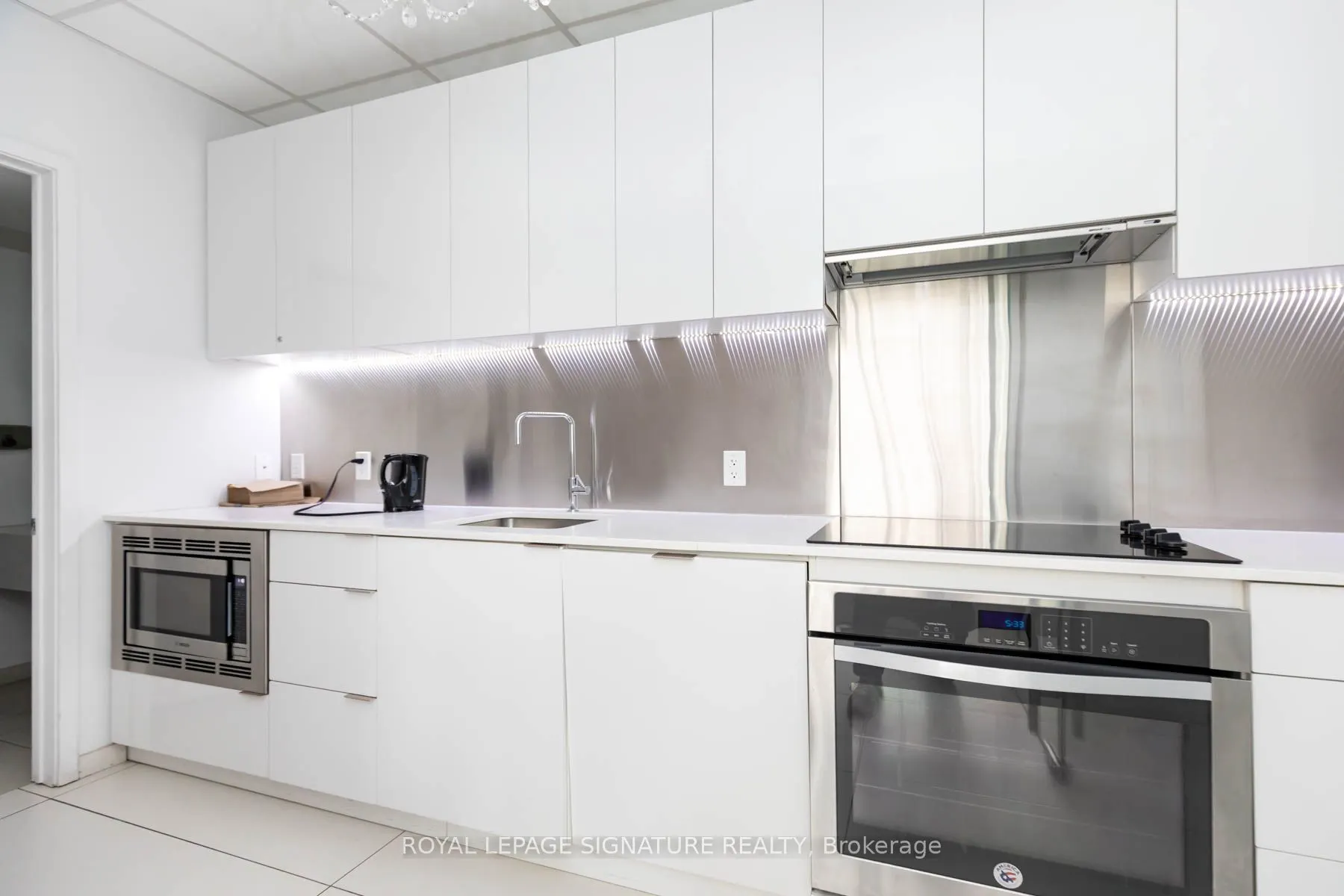 185 Roehampton Avenue #2805