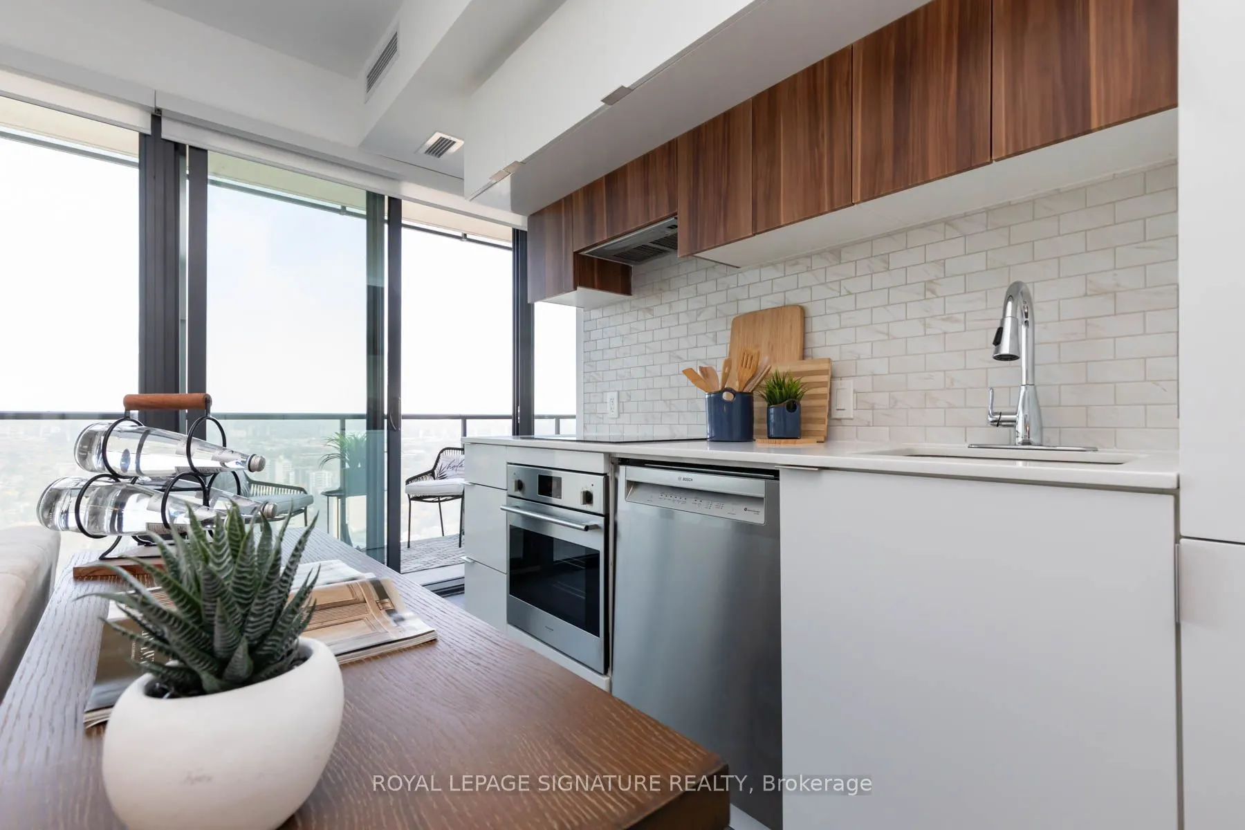 185 Roehampton Avenue #2805