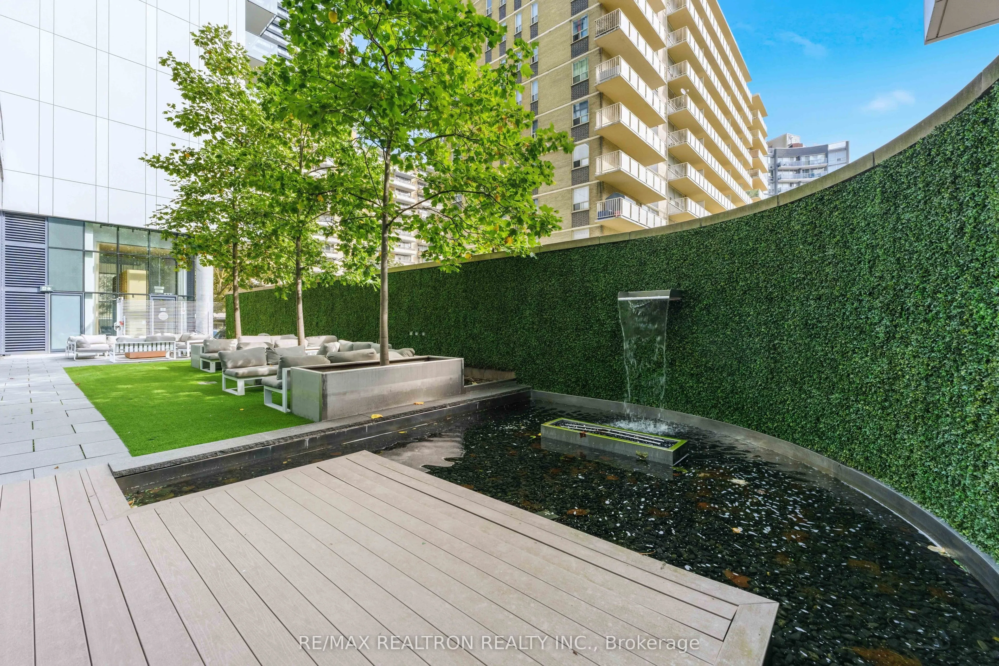 185 Roehampton Avenue #510