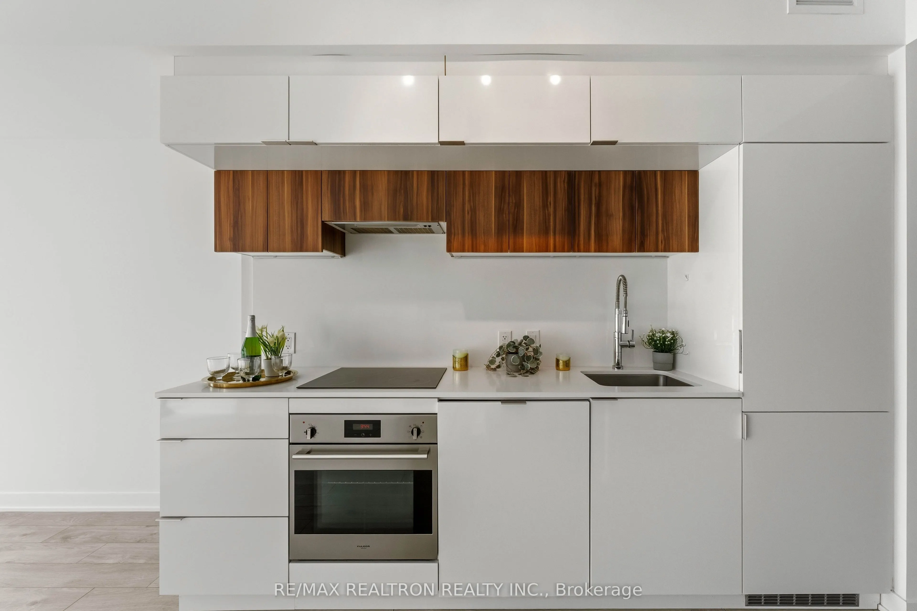 185 Roehampton Avenue #510