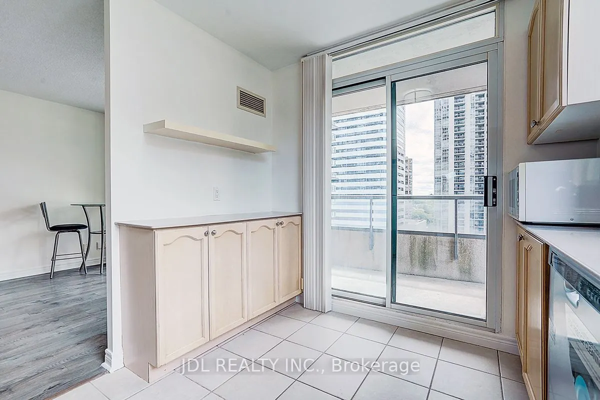 23 Hollywood Avenue #1202