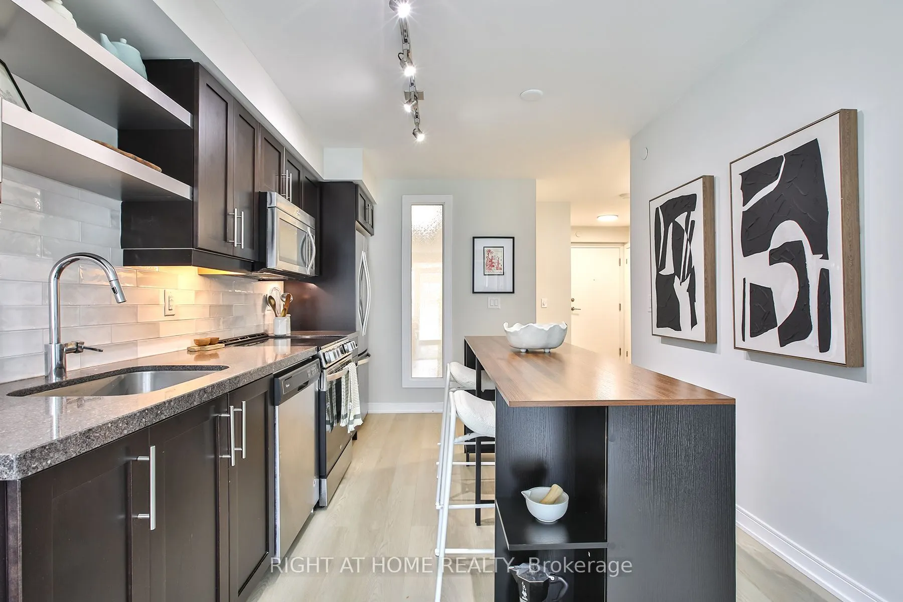 525 Adelaide Street W #1623