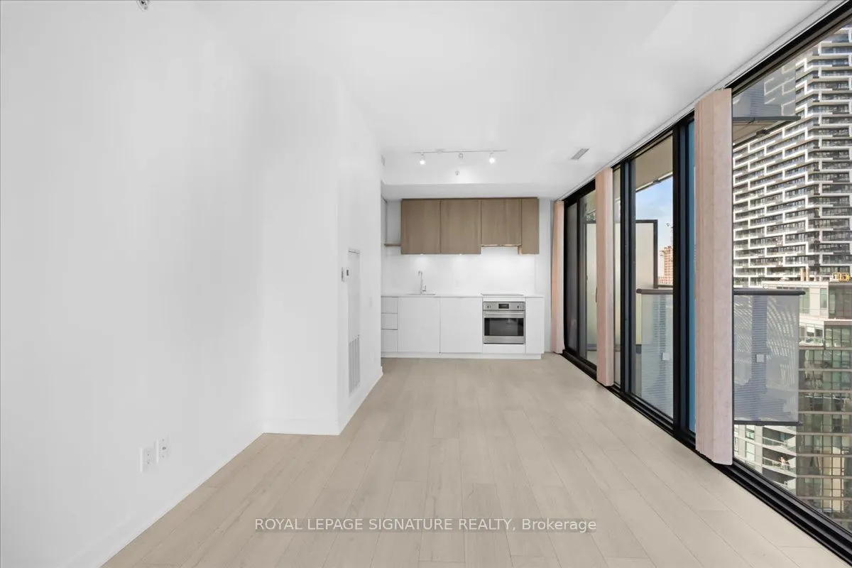 161 Roehampton Avenue #1805