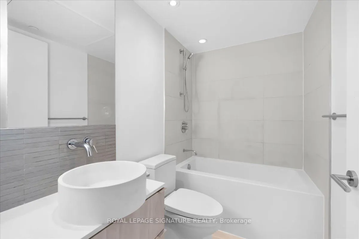 161 Roehampton Avenue #1805