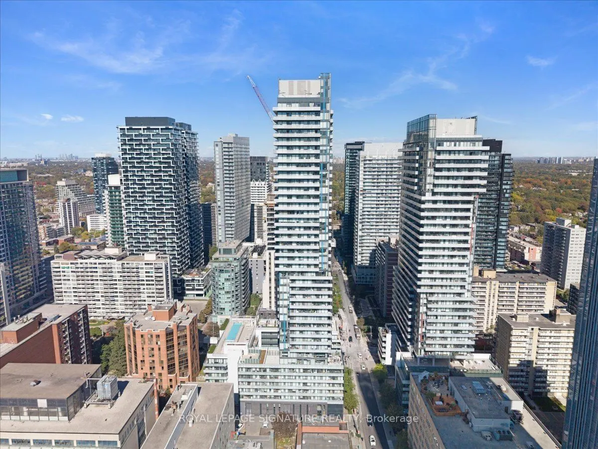 161 Roehampton Avenue #1805