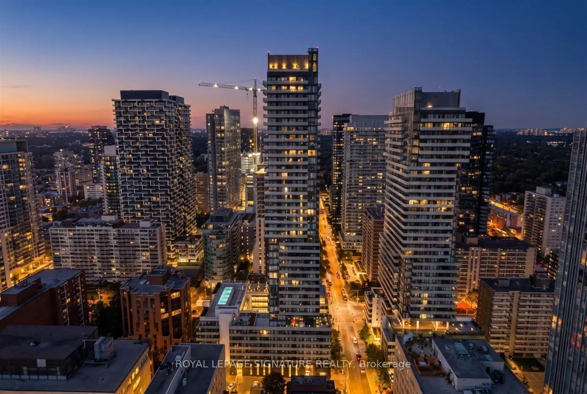 161 Roehampton Avenue #1805