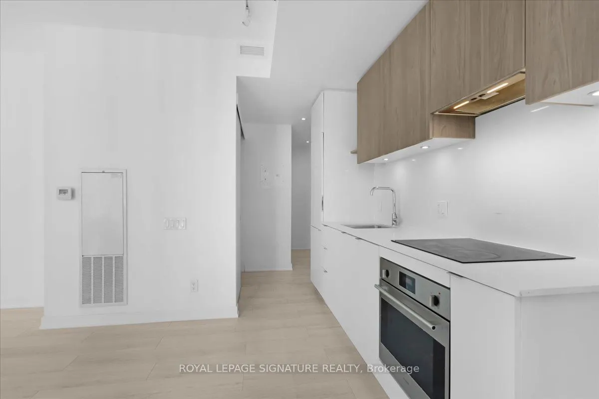 161 Roehampton Avenue #1805