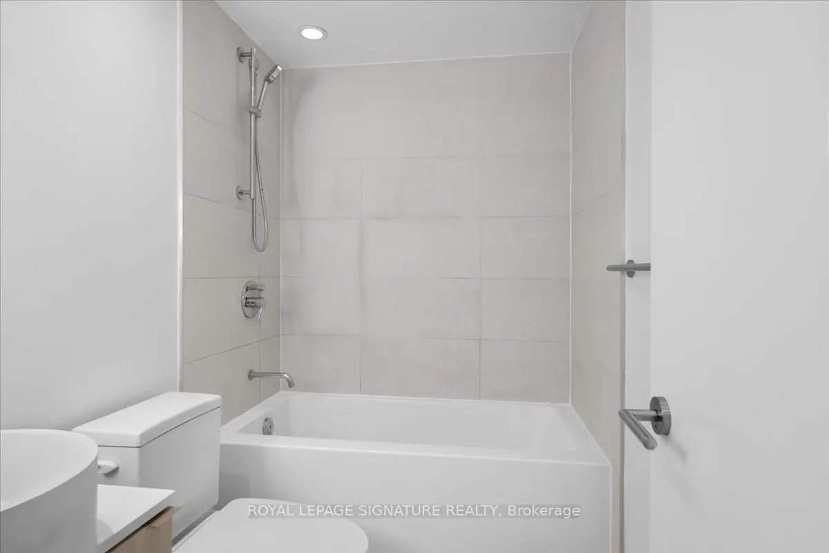 161 Roehampton Avenue #1805