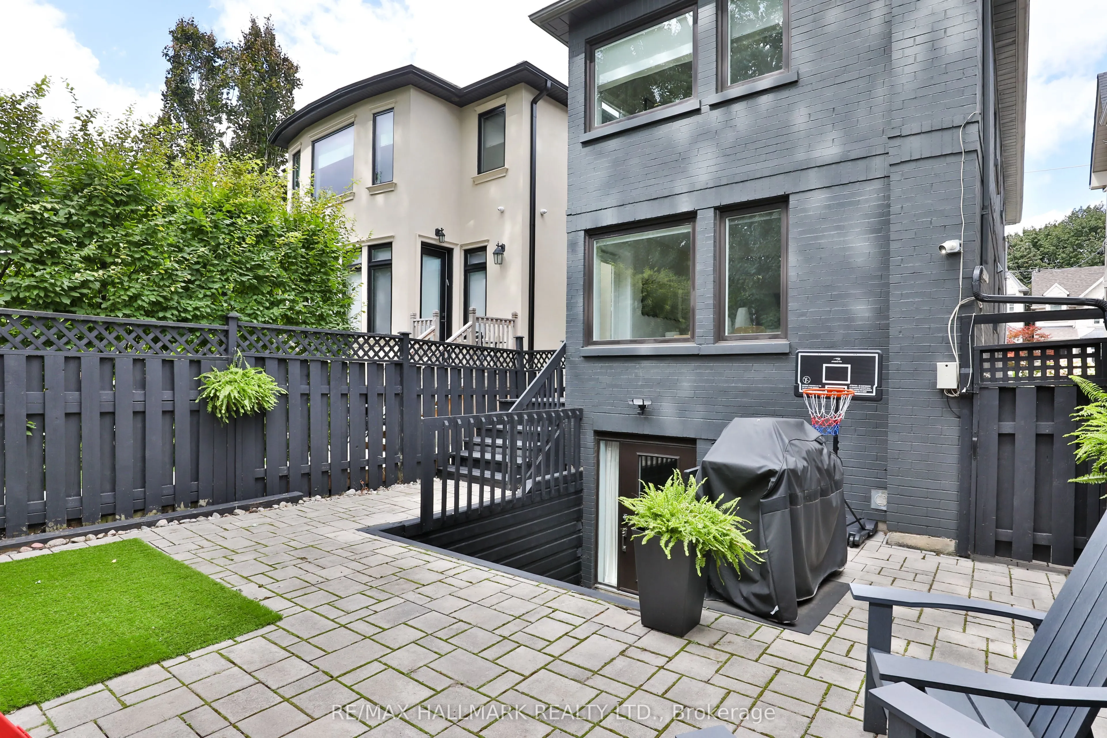163 Roe Avenue