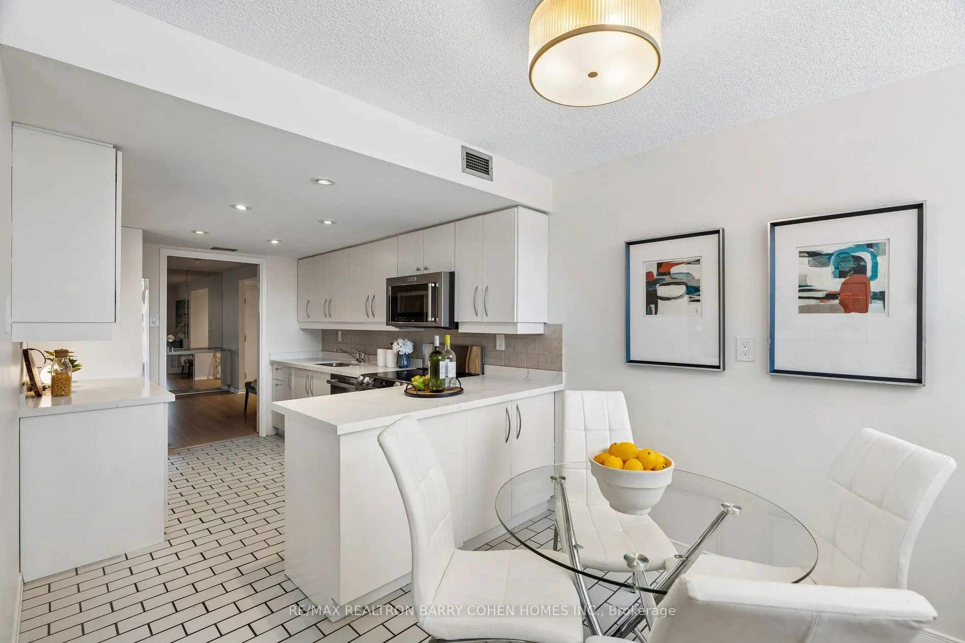360 Bloor Street E #301