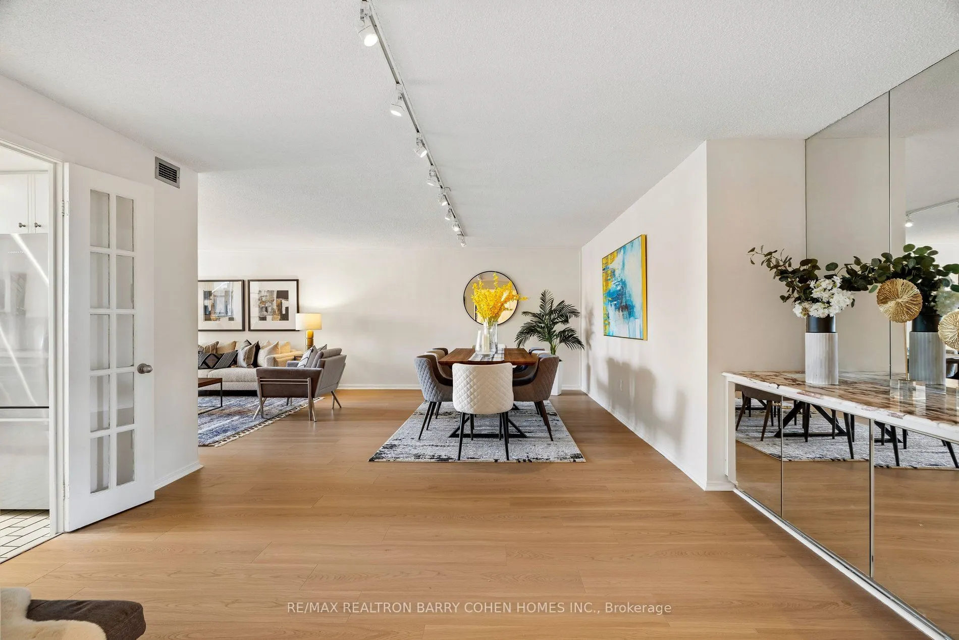 360 Bloor Street E #301