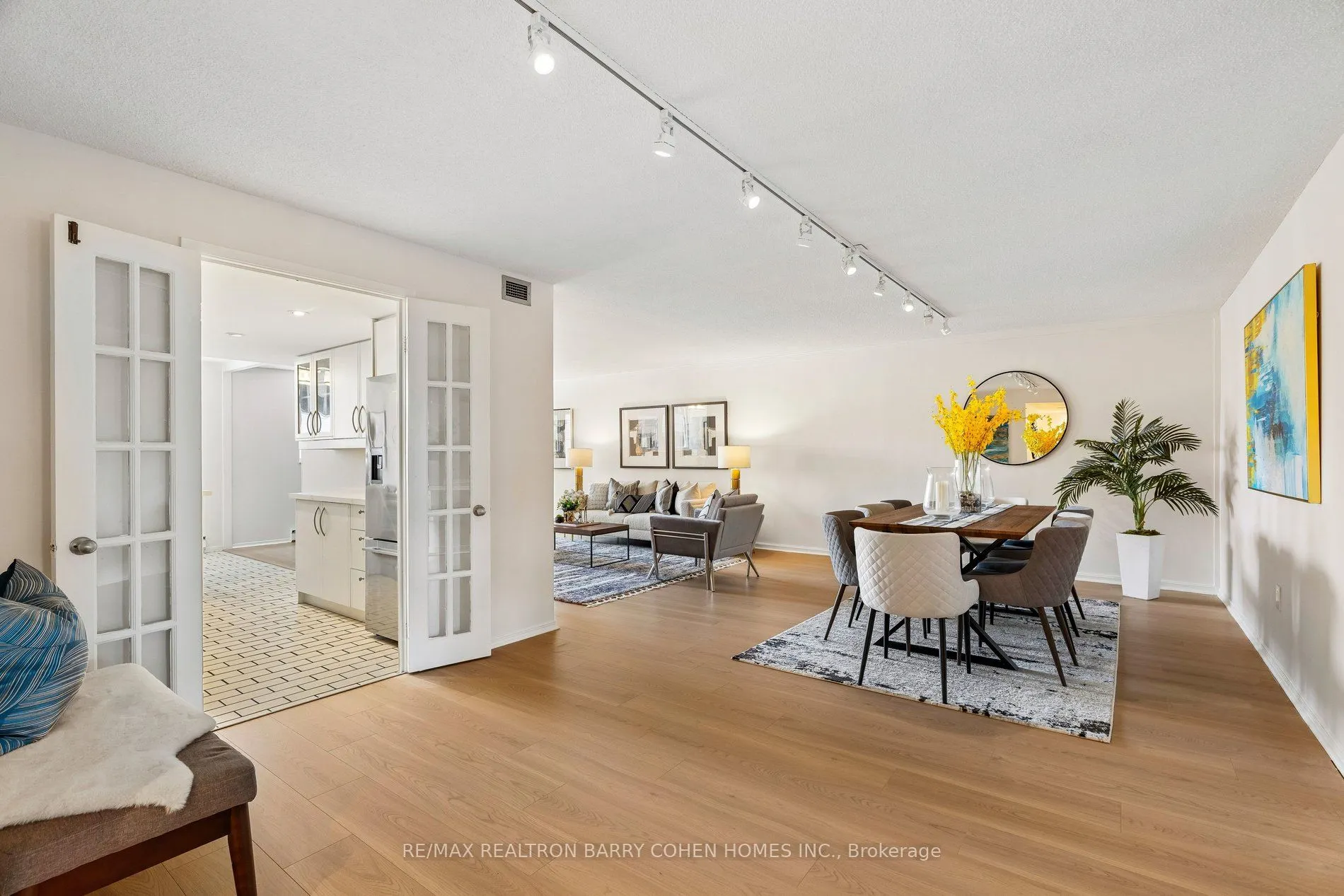 360 Bloor Street E #301
