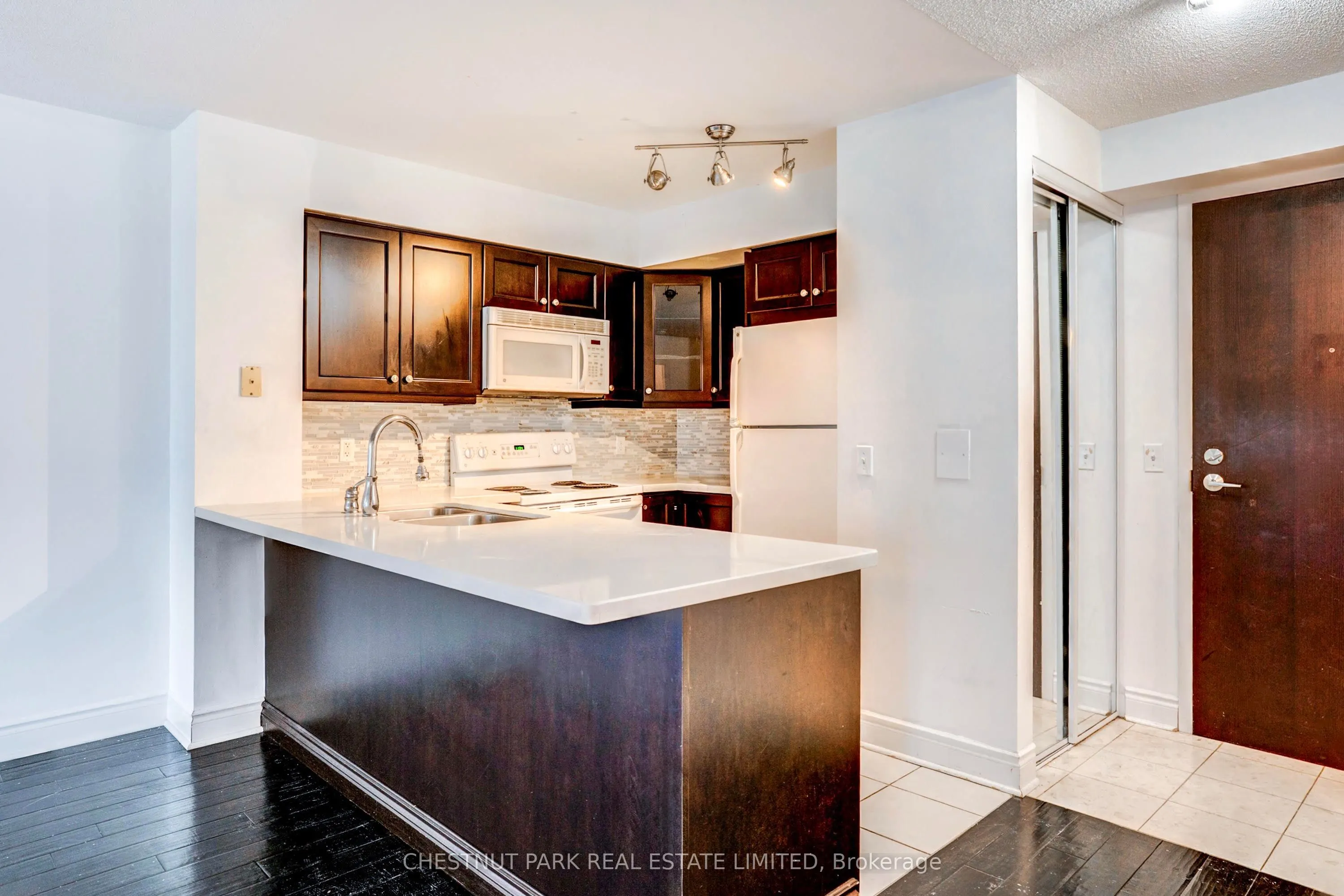 30 Grand Trunk Crescent #1008
