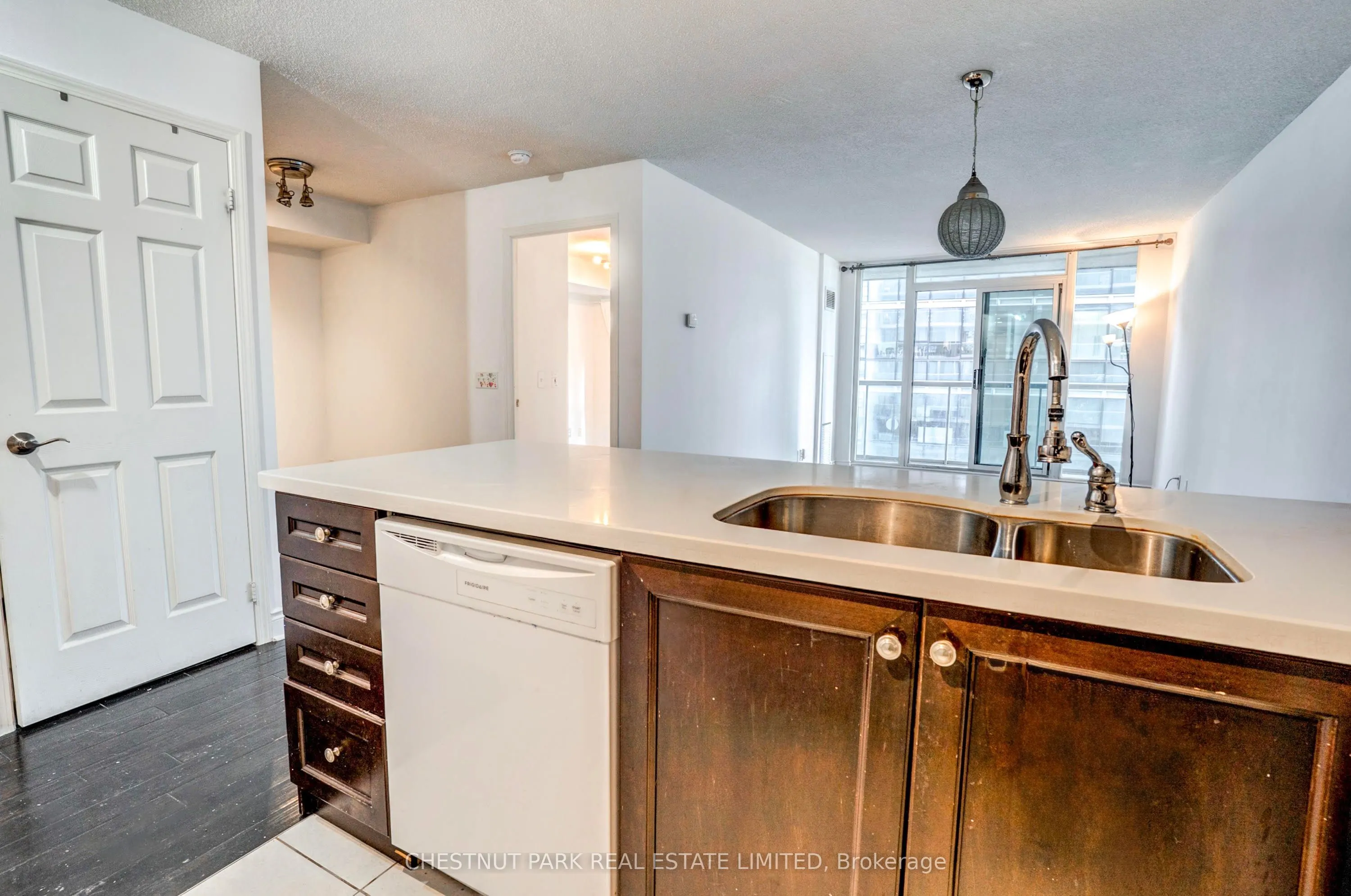 30 Grand Trunk Crescent #1008