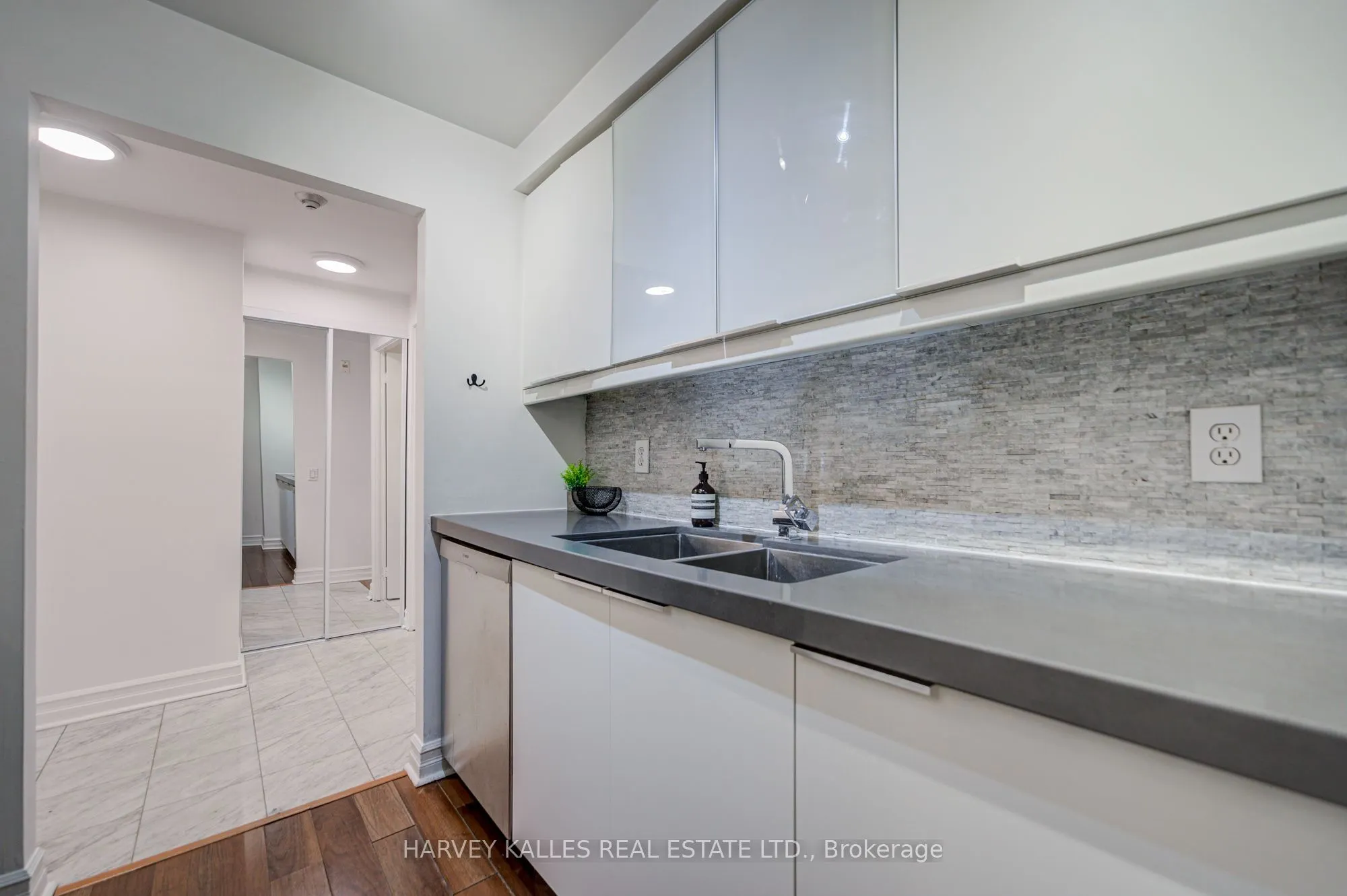 5 Rosehill Avenue #910